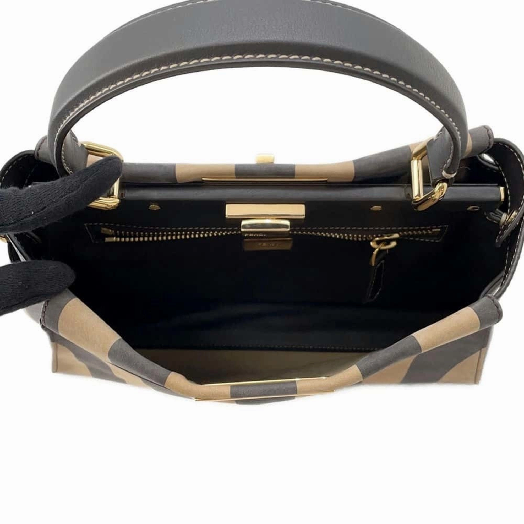 Fendi  Leather Handbag Shoulder Bag (Pre-Owned)