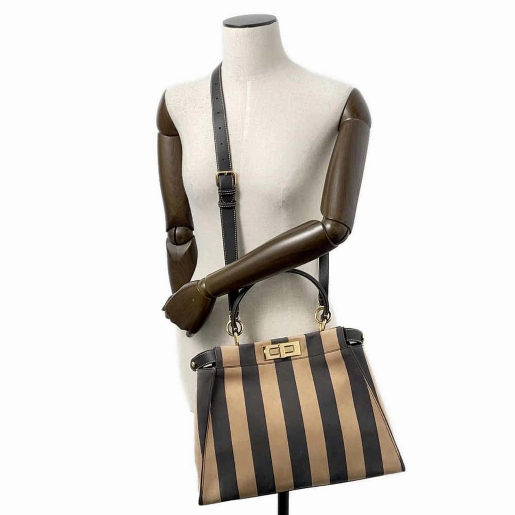 Fendi  Leather Handbag Shoulder Bag (Pre-Owned)