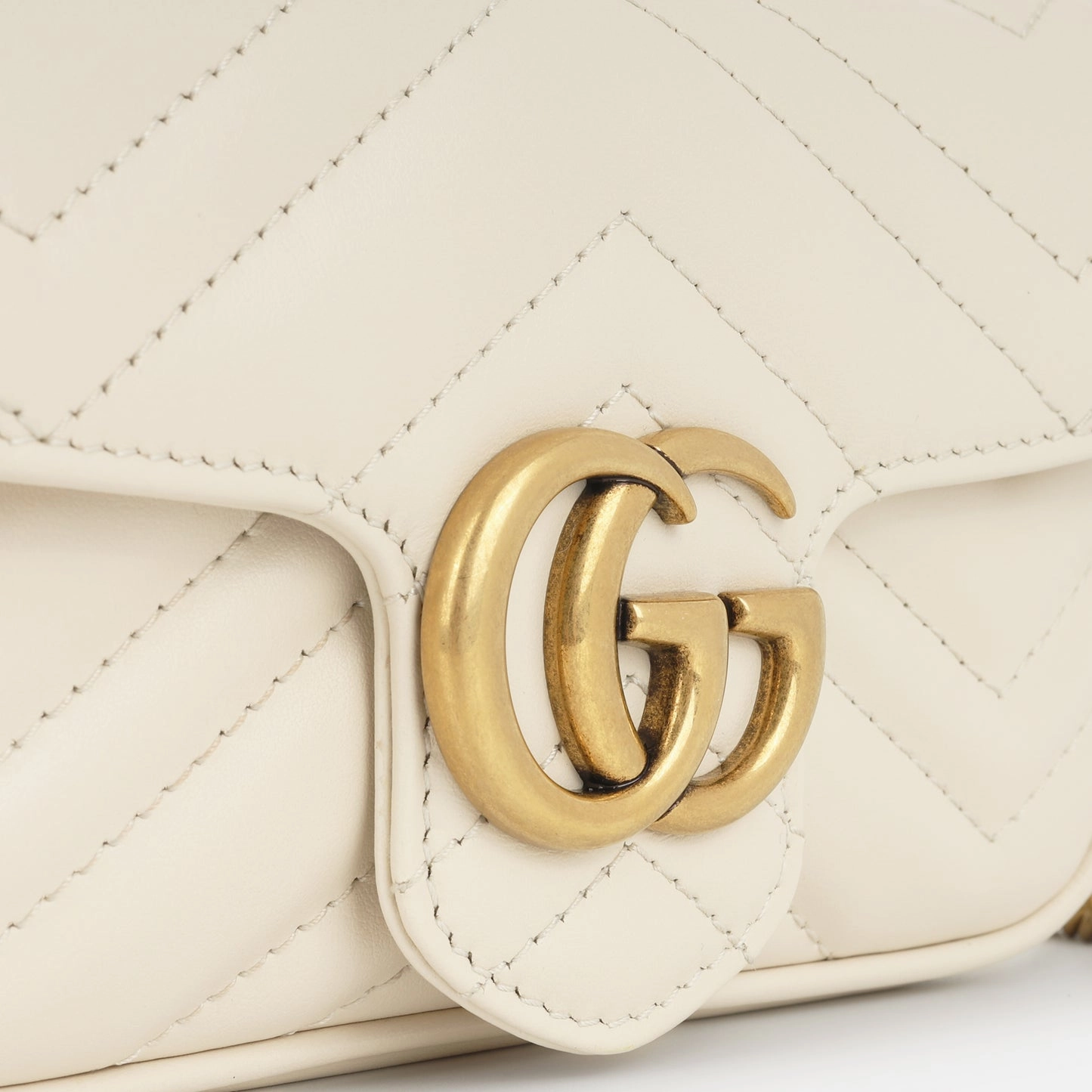 Gucci - Super Mini Marmont Bag - White Calfskin GHW - Pre-loved