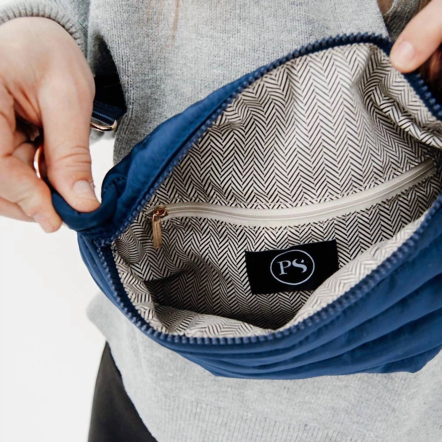 Jolie Belt Puffer Crossbody Bag In Navy