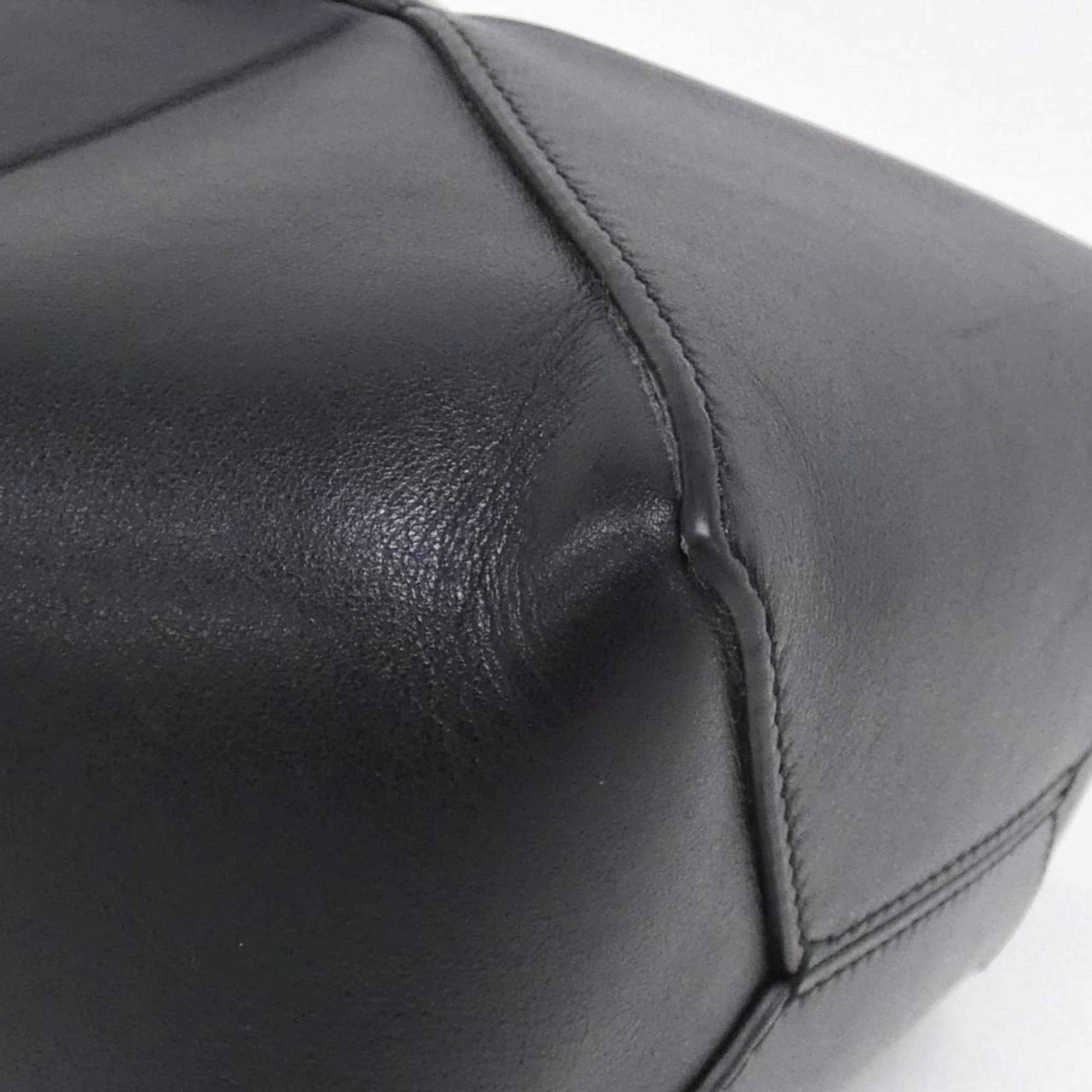 Loewe Leather Handbag (Pre-Owned)