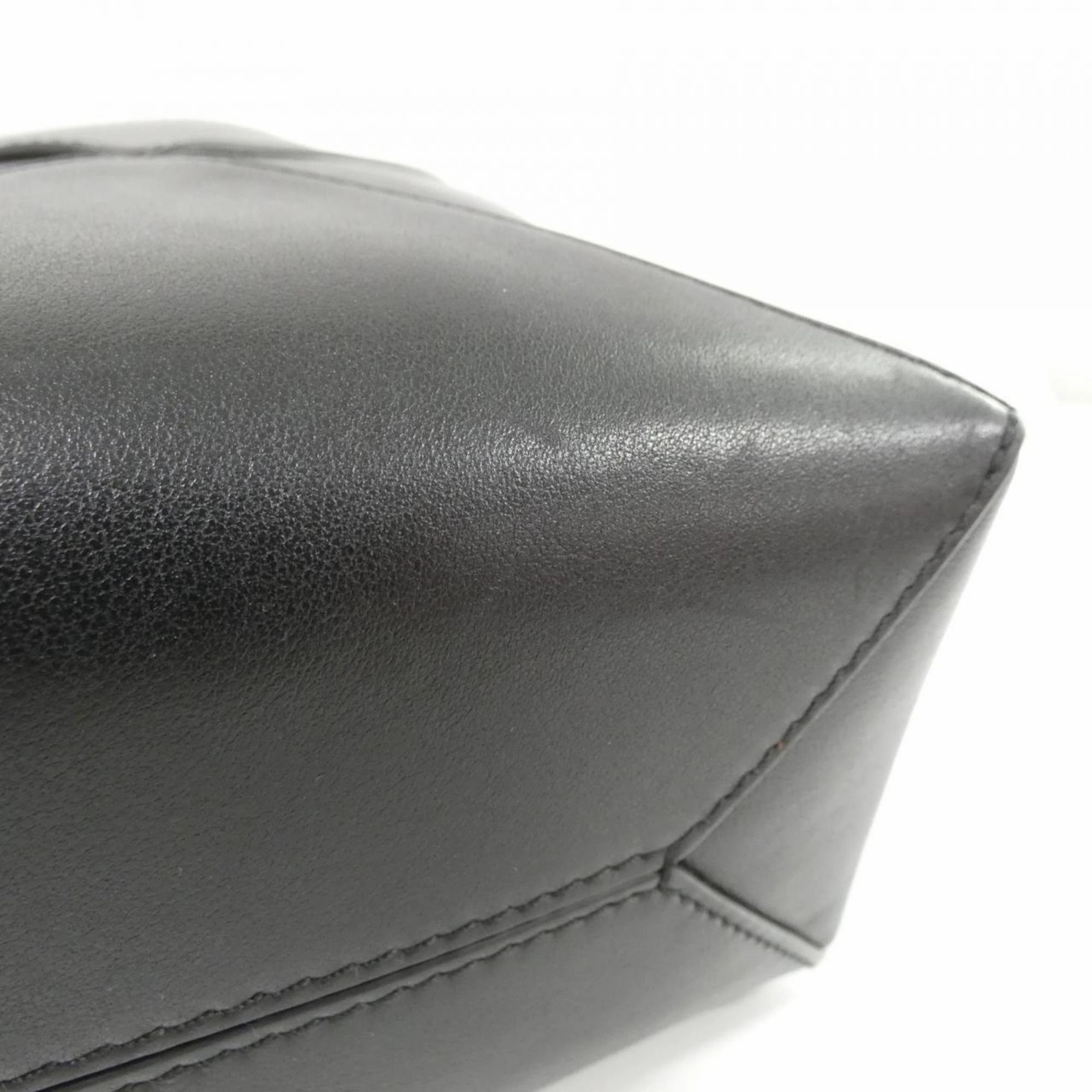Loewe Leather Handbag (Pre-Owned)