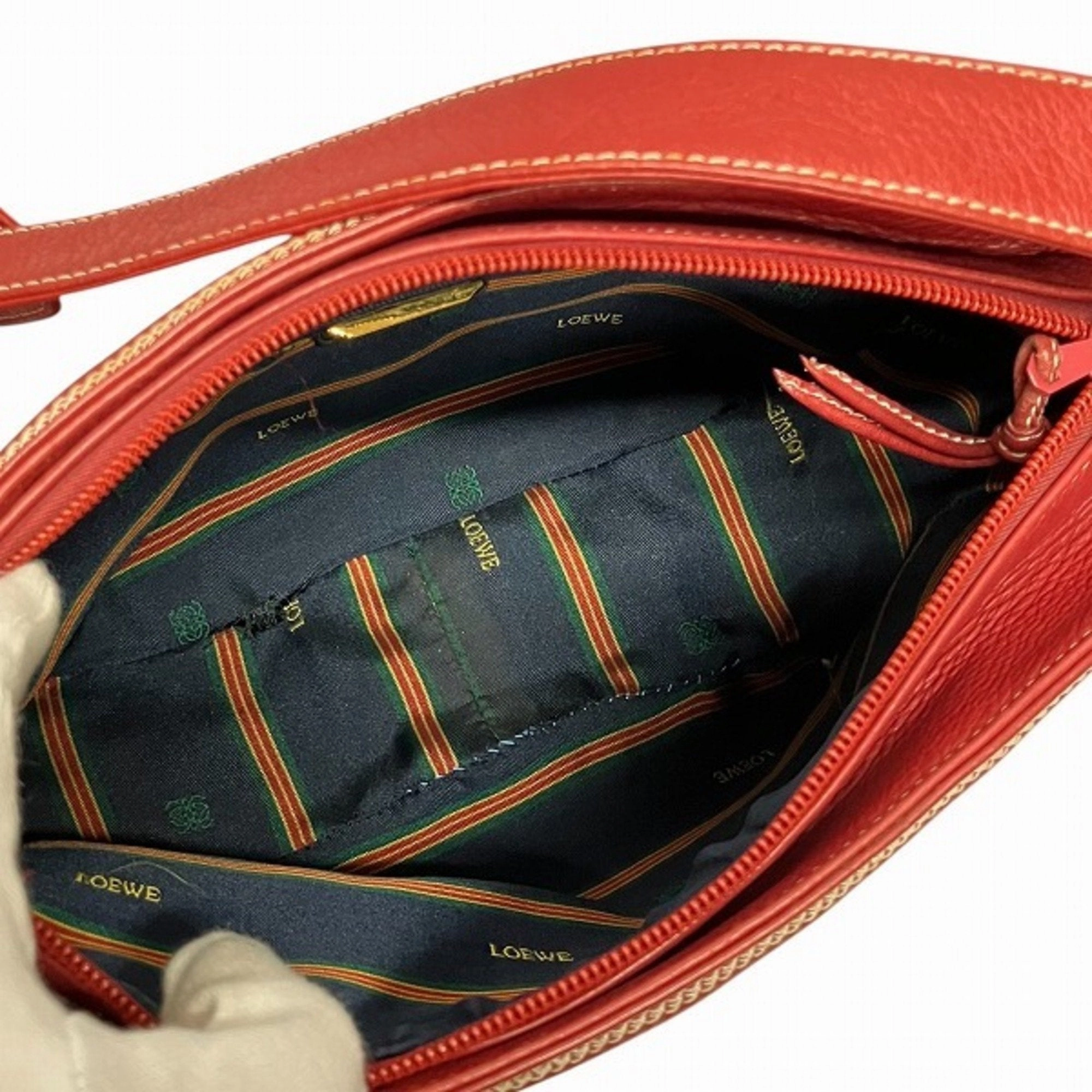Loewe Leather Shoulder Bag (Pre-Owned)