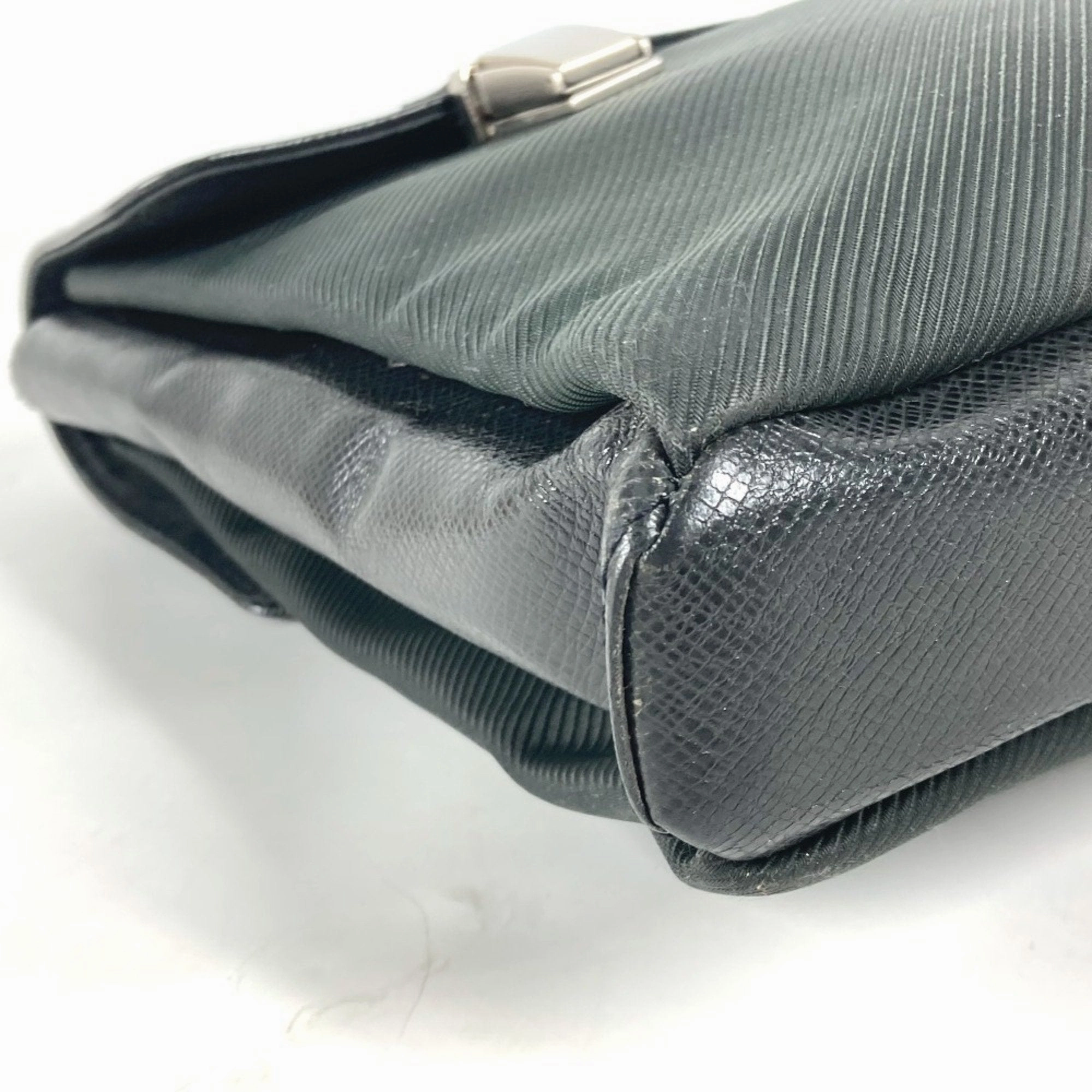 Louis Vuitton Ardoise  Taiga Leather Messenger Bag Shoulder Bag (Pre-Owned)