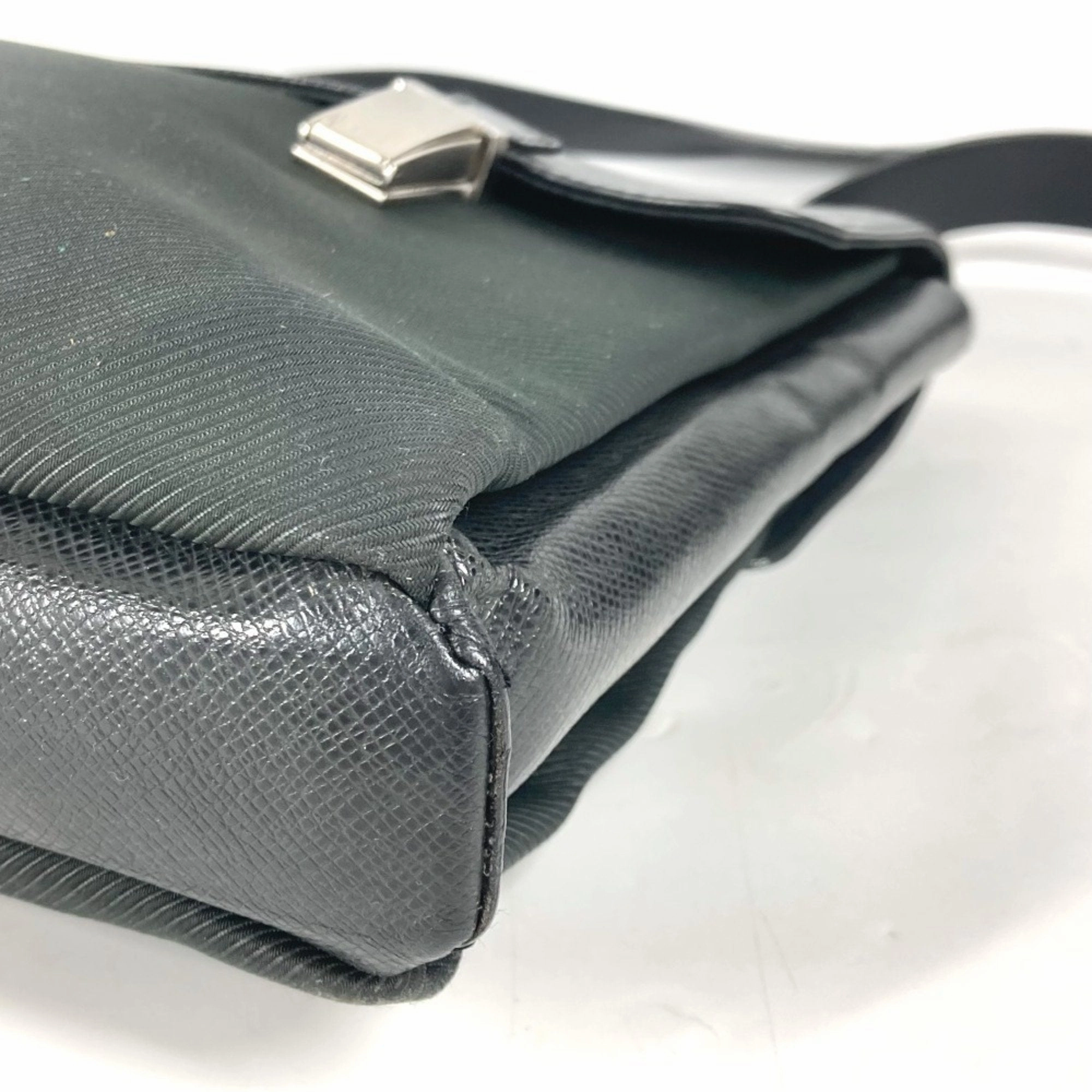 Louis Vuitton Ardoise  Taiga Leather Messenger Bag Shoulder Bag (Pre-Owned)