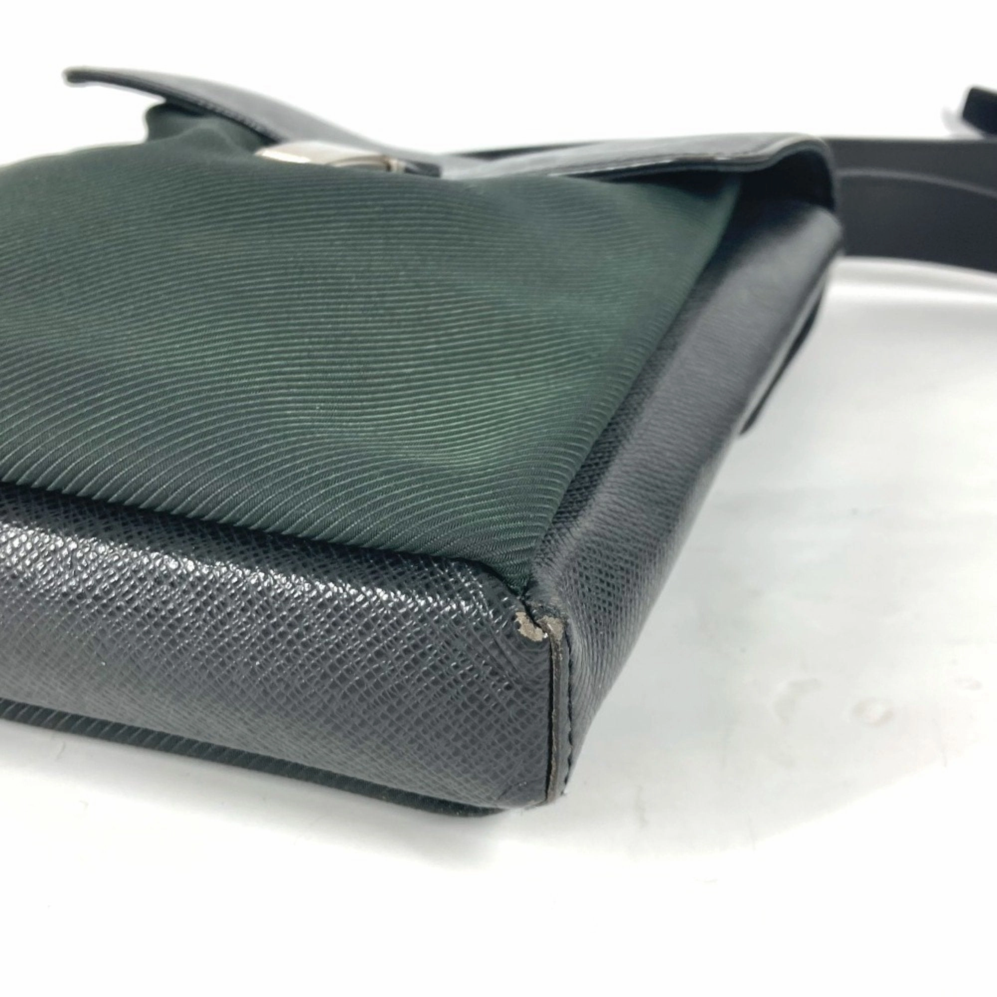 Louis Vuitton Ardoise  Taiga Leather Pochette Shoulder Bag (Pre-Owned)