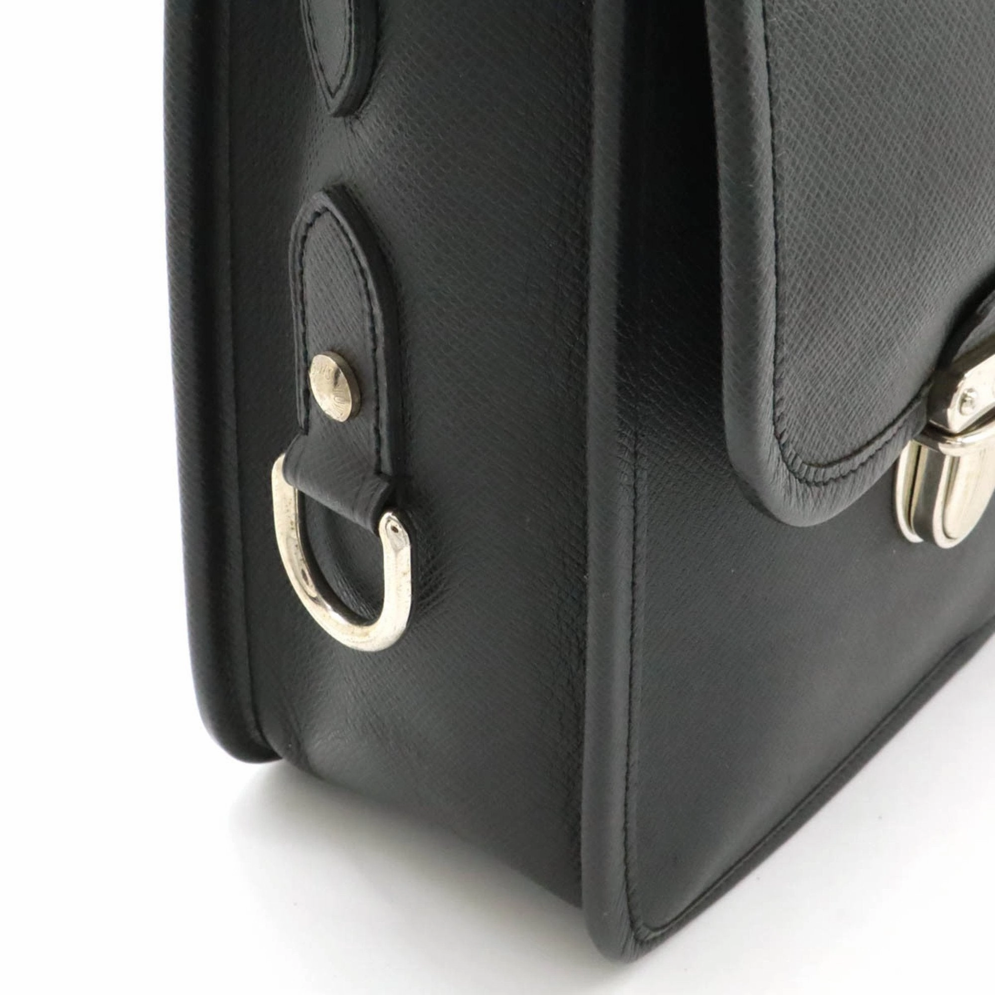 Louis Vuitton Ardoise Taiga Leather Shoulder Bag (Pre-Owned)