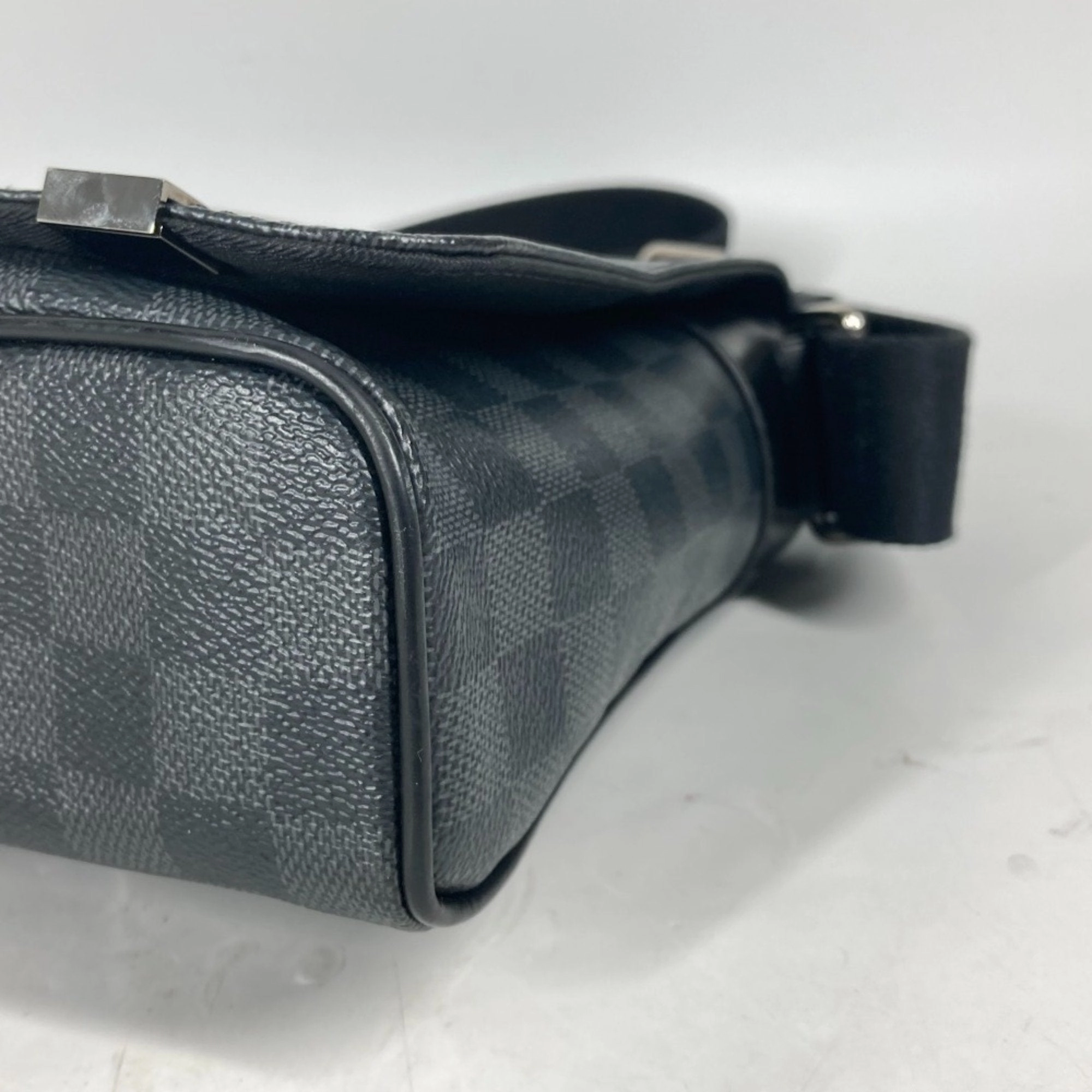 Louis Vuitton Damier Graphite Shoulder Bag (Pre-Owned)