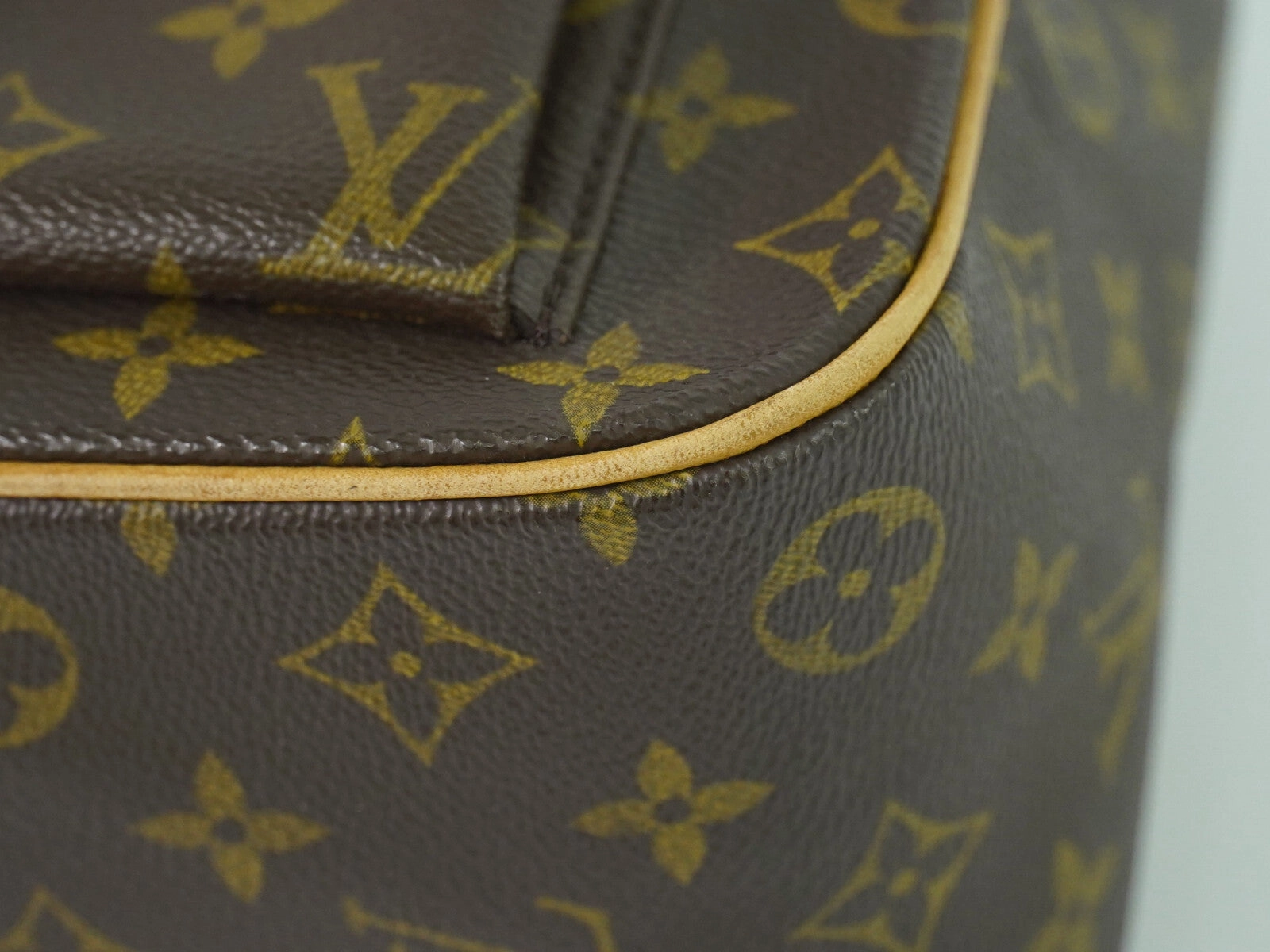 Louis Vuitton Excentri Cit Canvas Handbag (Pre-Owned)