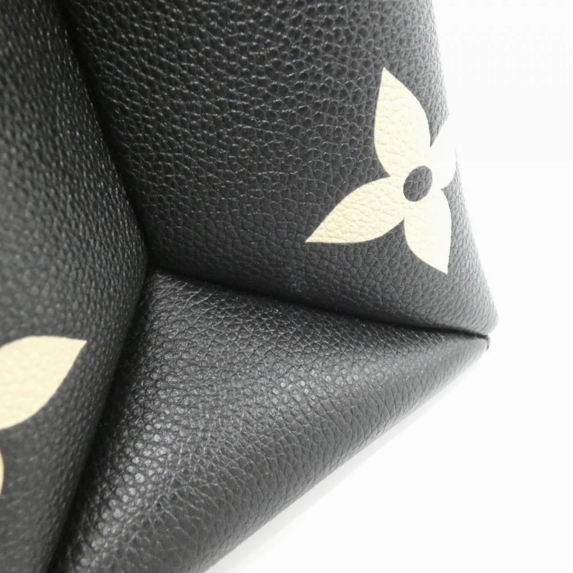 Louis Vuitton  Leather Handbag (Pre-Owned)