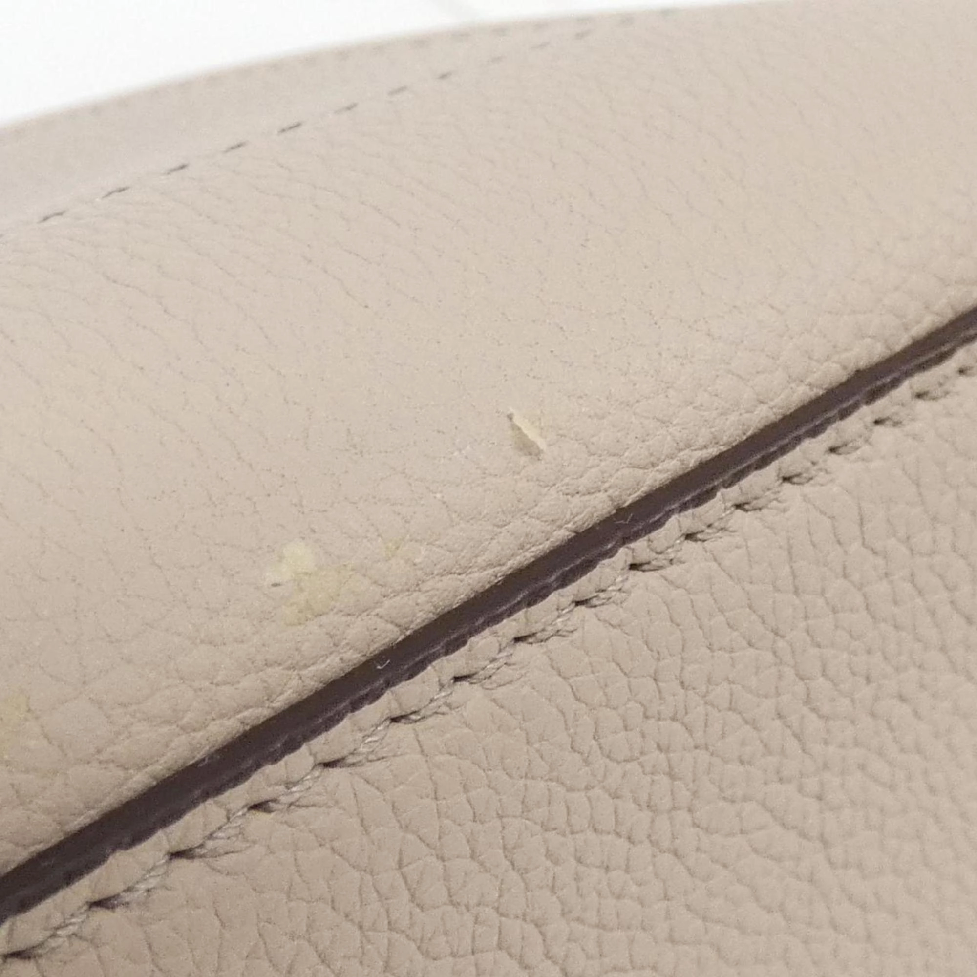 Louis Vuitton Leather Handbag (Pre-Owned)