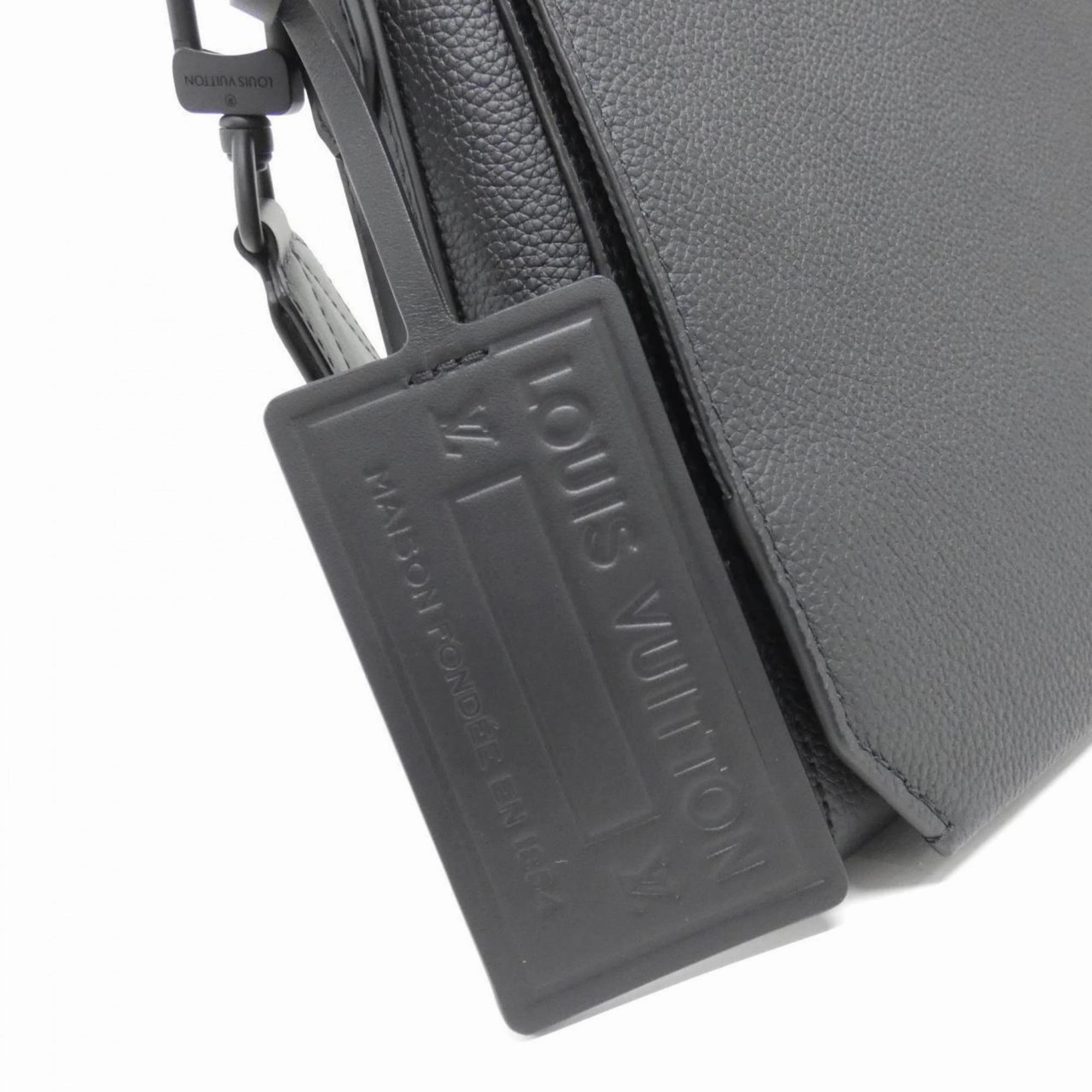 Louis Vuitton Leather Shoulder Bag (Pre-Owned)