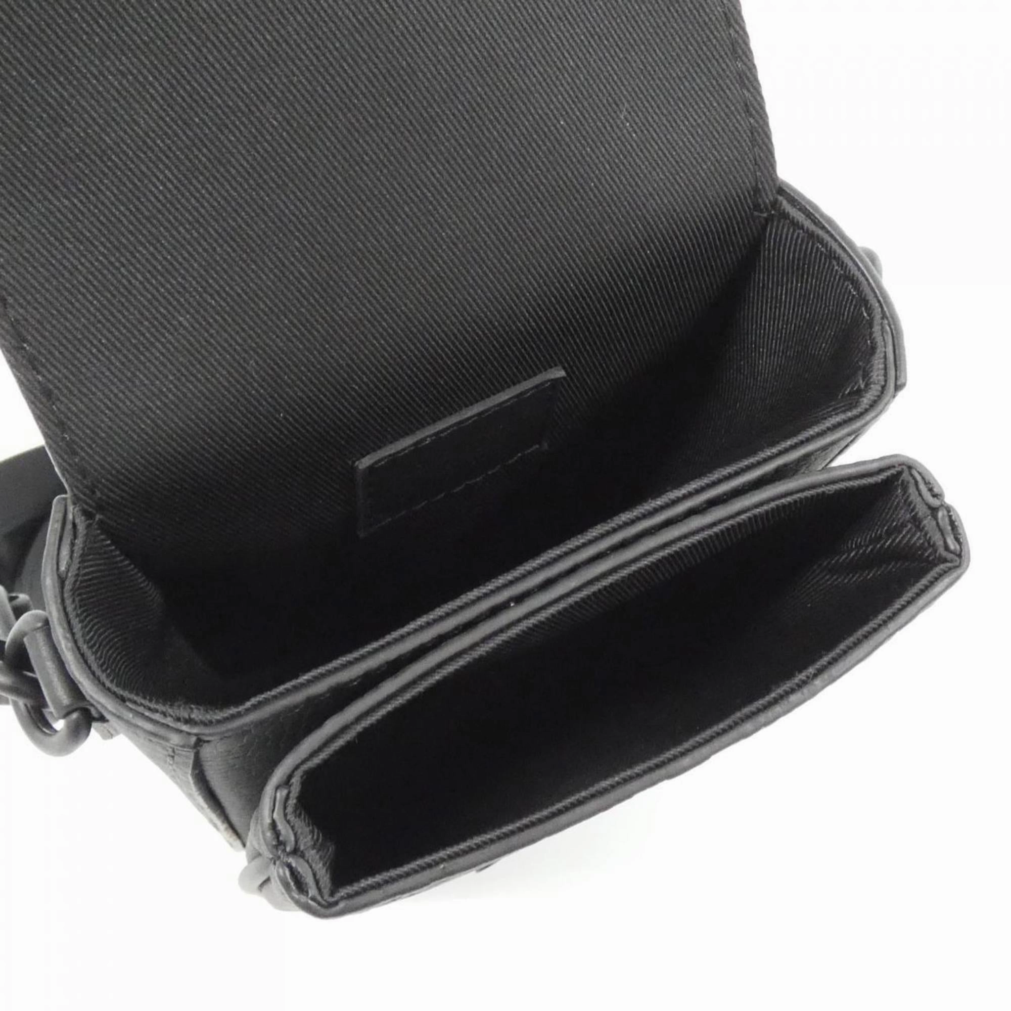 Louis Vuitton Leather Shoulder Bag (Pre-Owned)