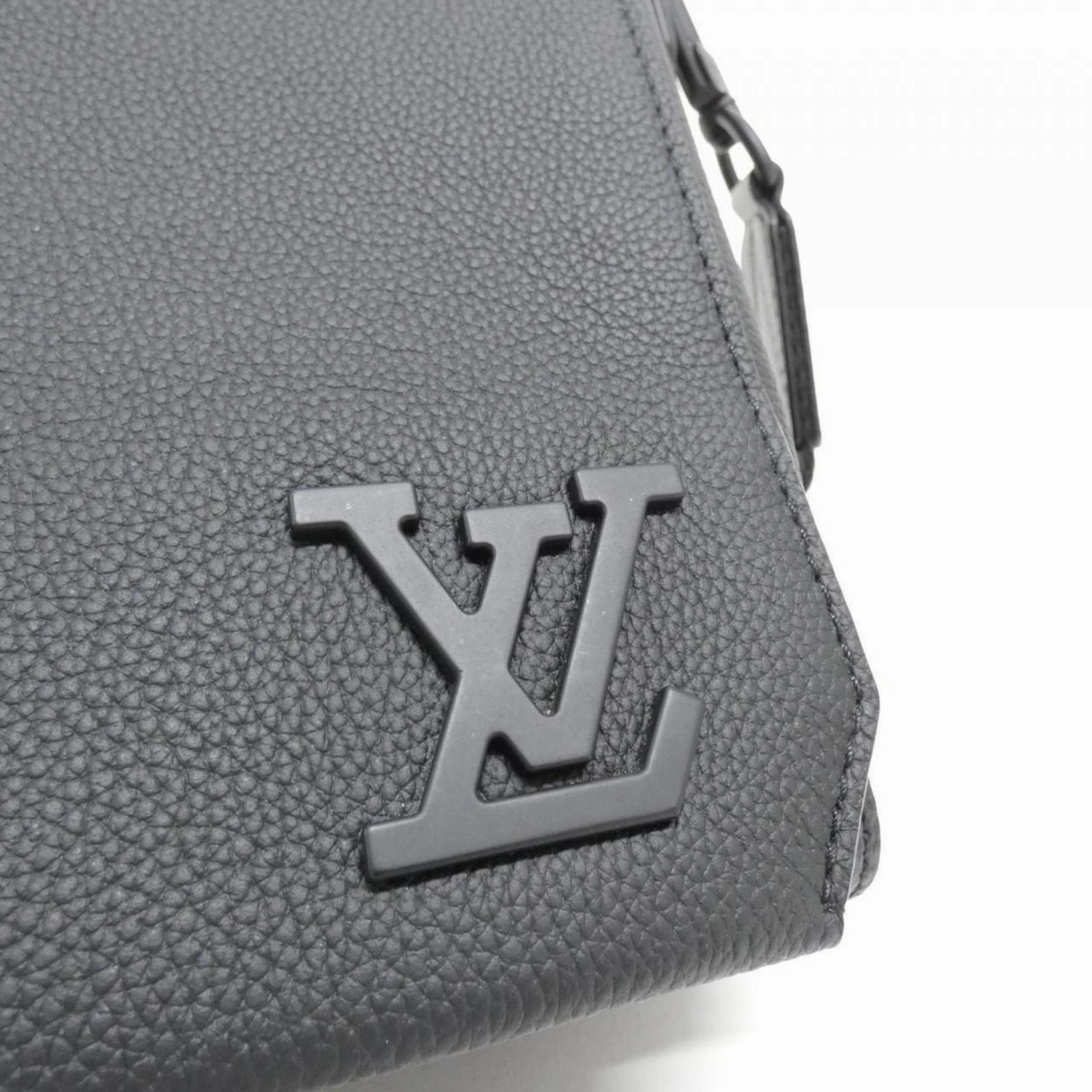 Louis Vuitton Leather Shoulder Bag (Pre-Owned)