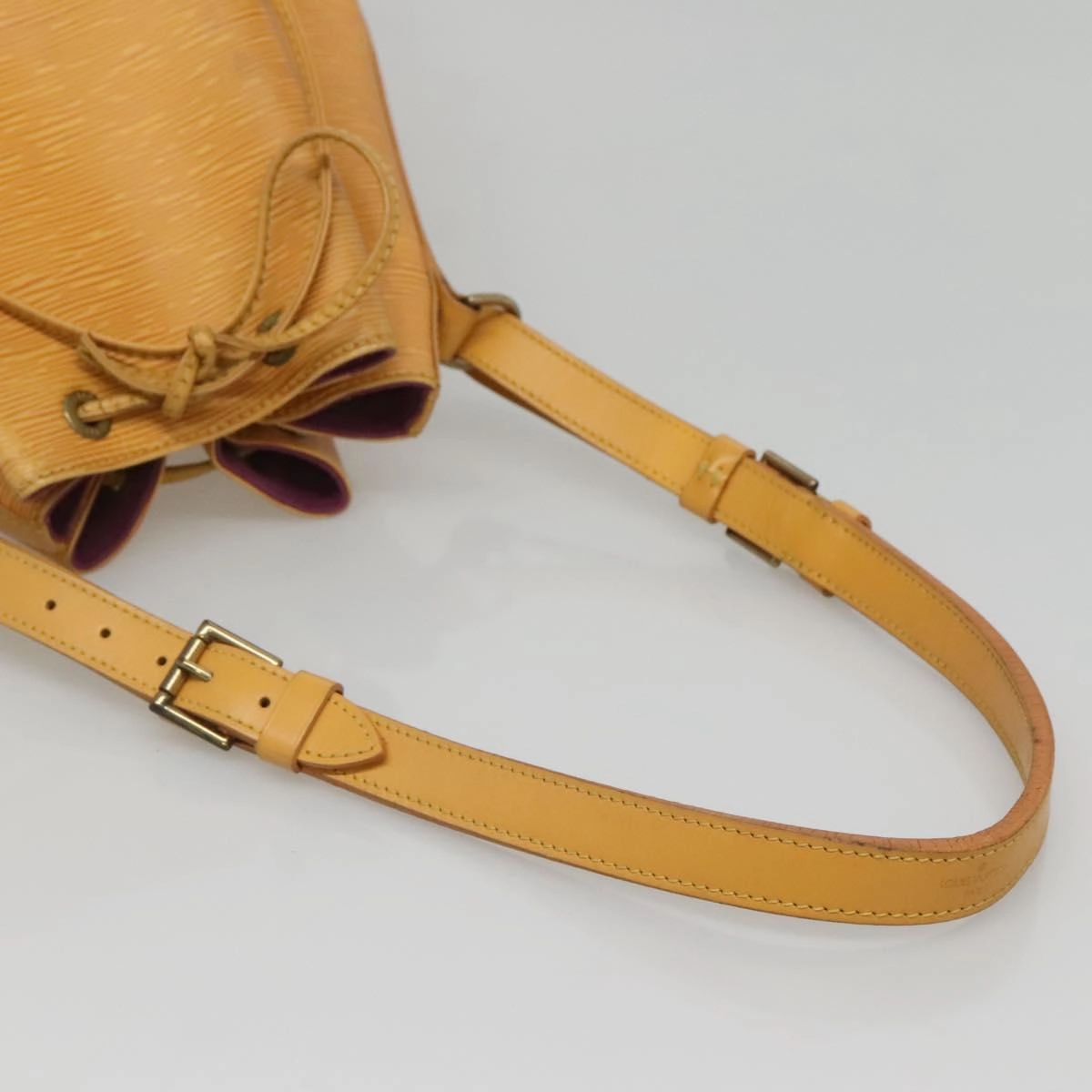 Louis Vuitton No Leather Shoulder Bag (Pre-Owned)
