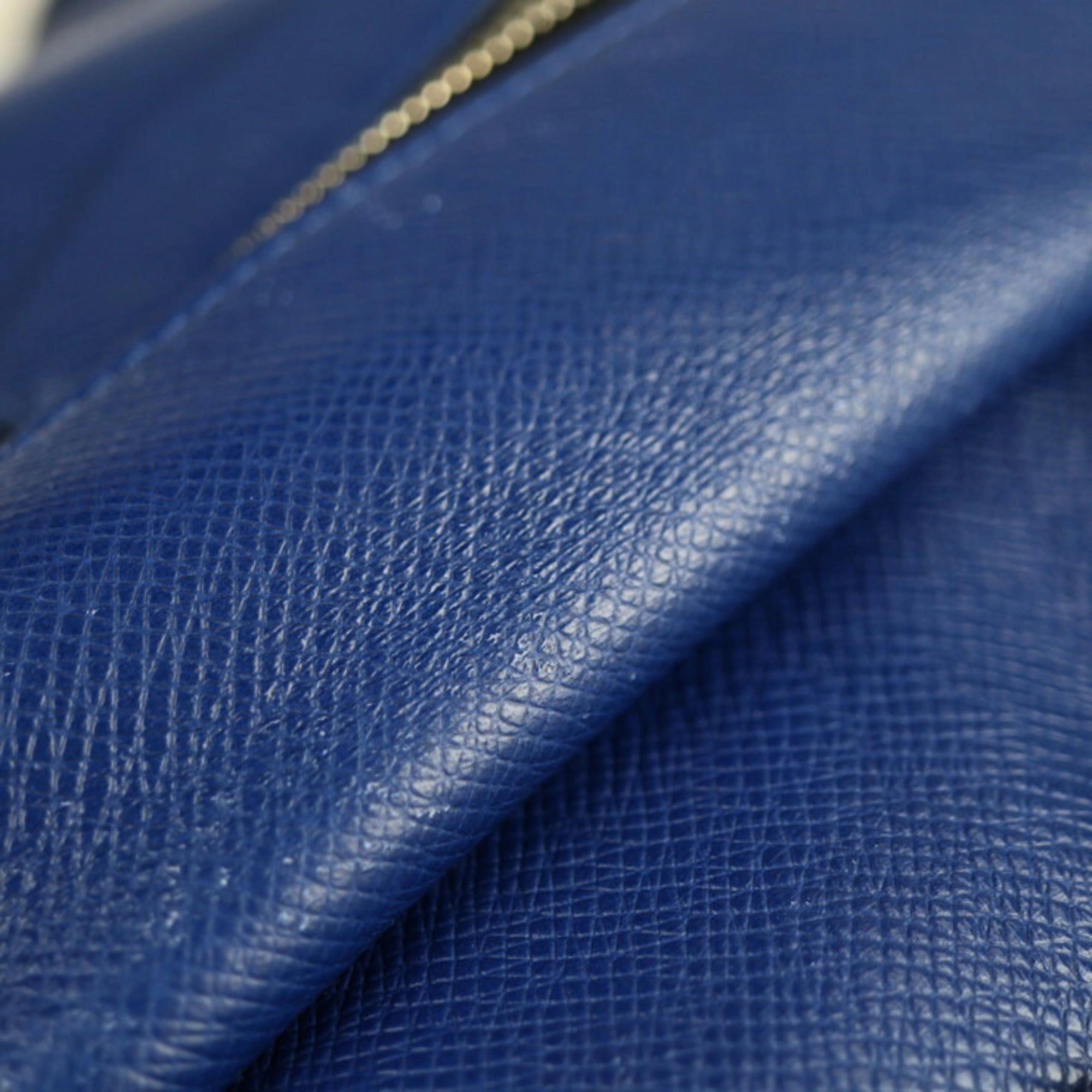 Louis Vuitton Outdoor Leather Shoulder Bag (Pre-Owned)