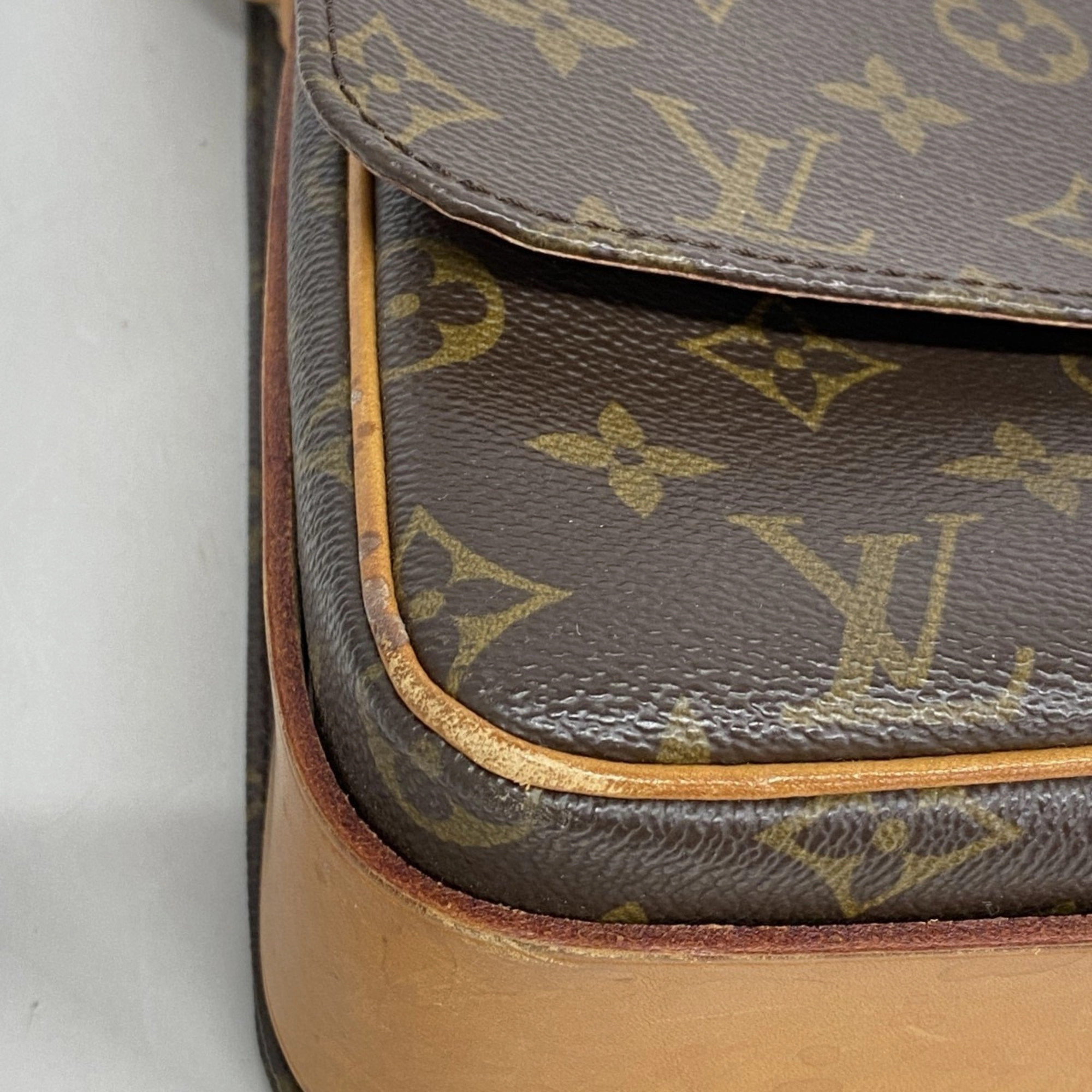 Louis Vuitton Shoulder Bag (Pre-Owned)