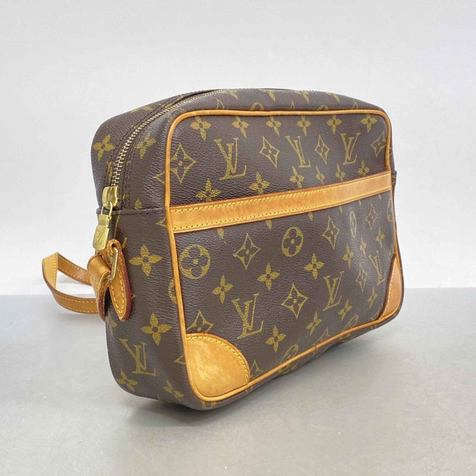 Louis Vuitton Shoulder Bag (Pre-Owned)