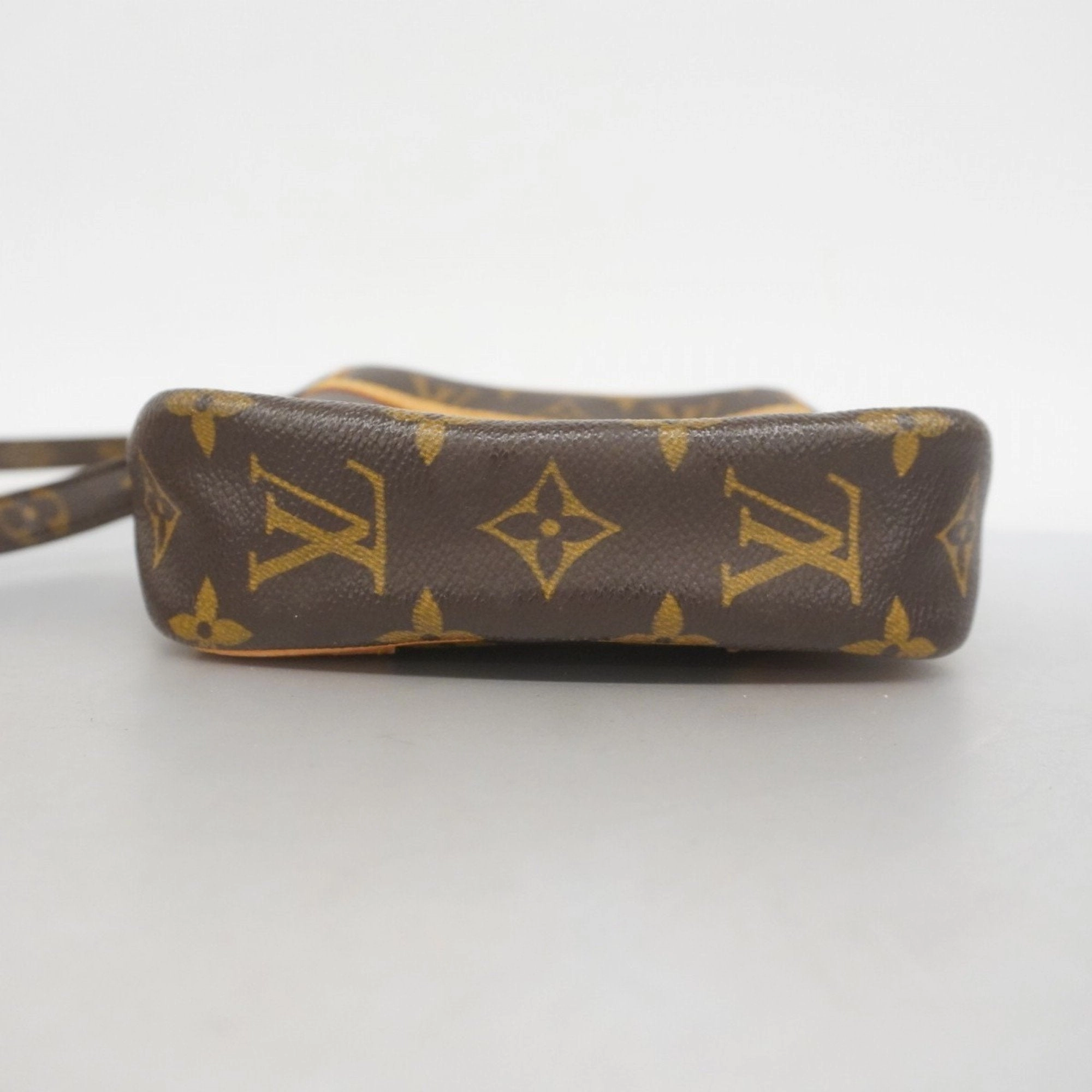 Louis Vuitton Shoulder Bag (Pre-Owned)