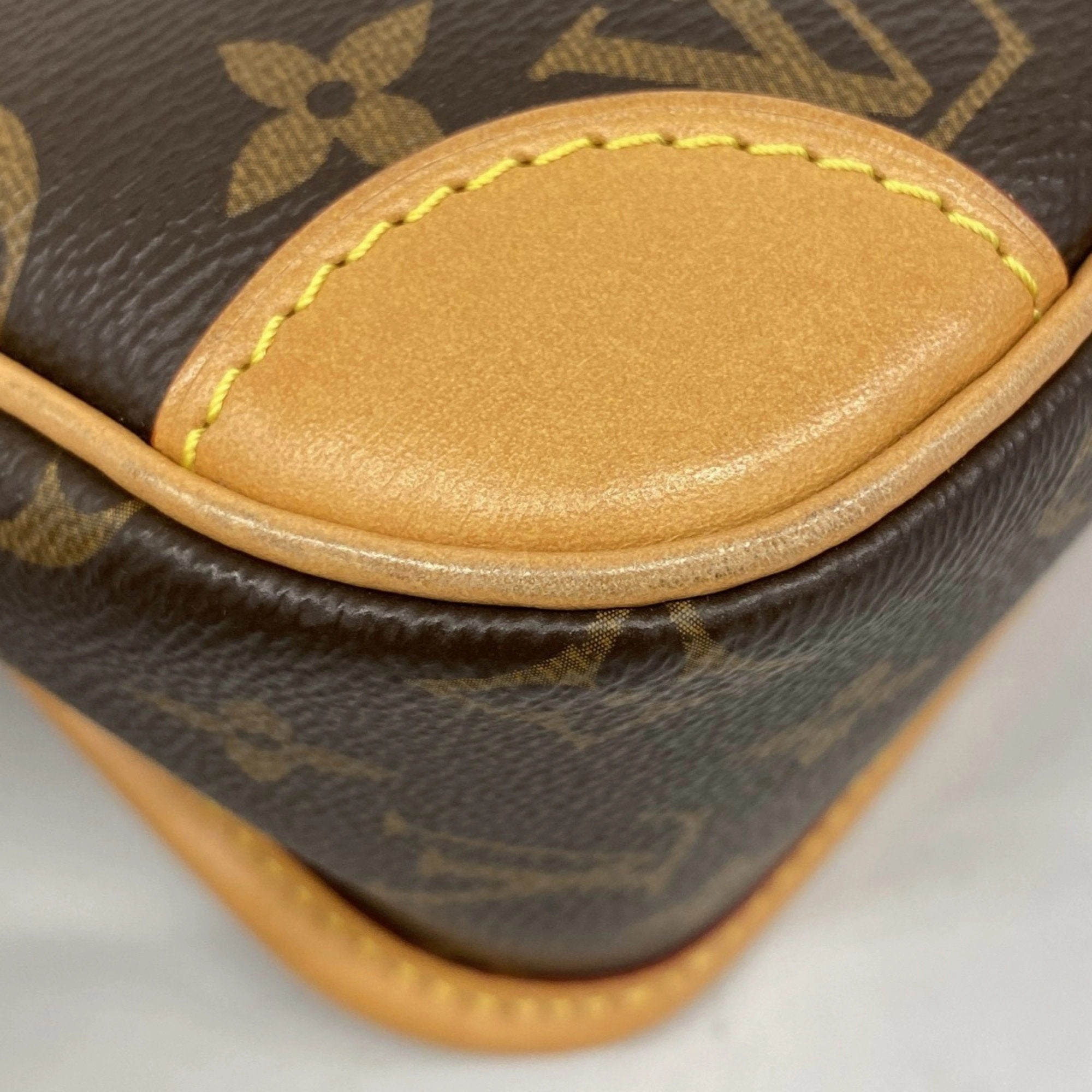 Louis Vuitton Shoulder Bag (Pre-Owned)