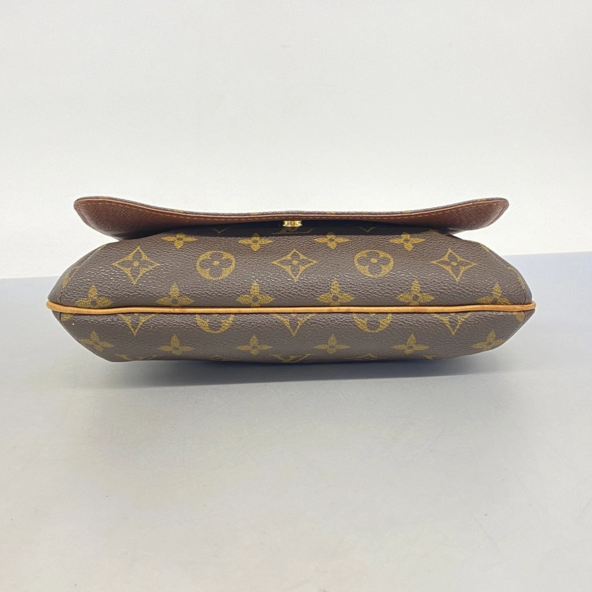 Louis Vuitton Shoulder Bag (Pre-Owned)