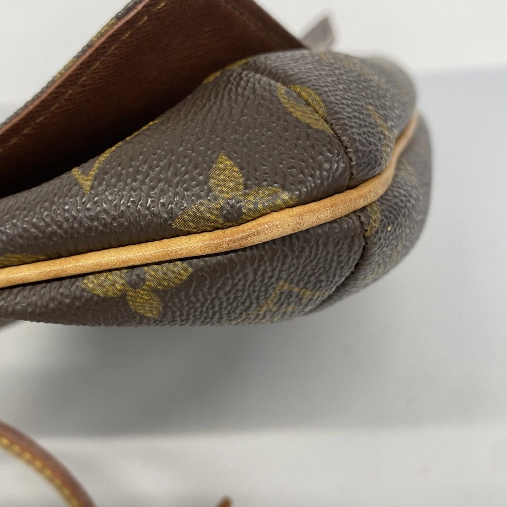 Louis Vuitton Shoulder Bag (Pre-Owned)