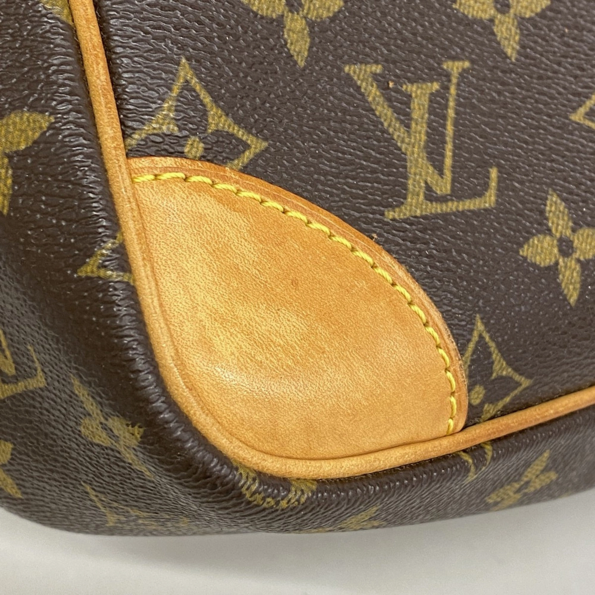 Louis Vuitton Shoulder Bag (Pre-Owned)