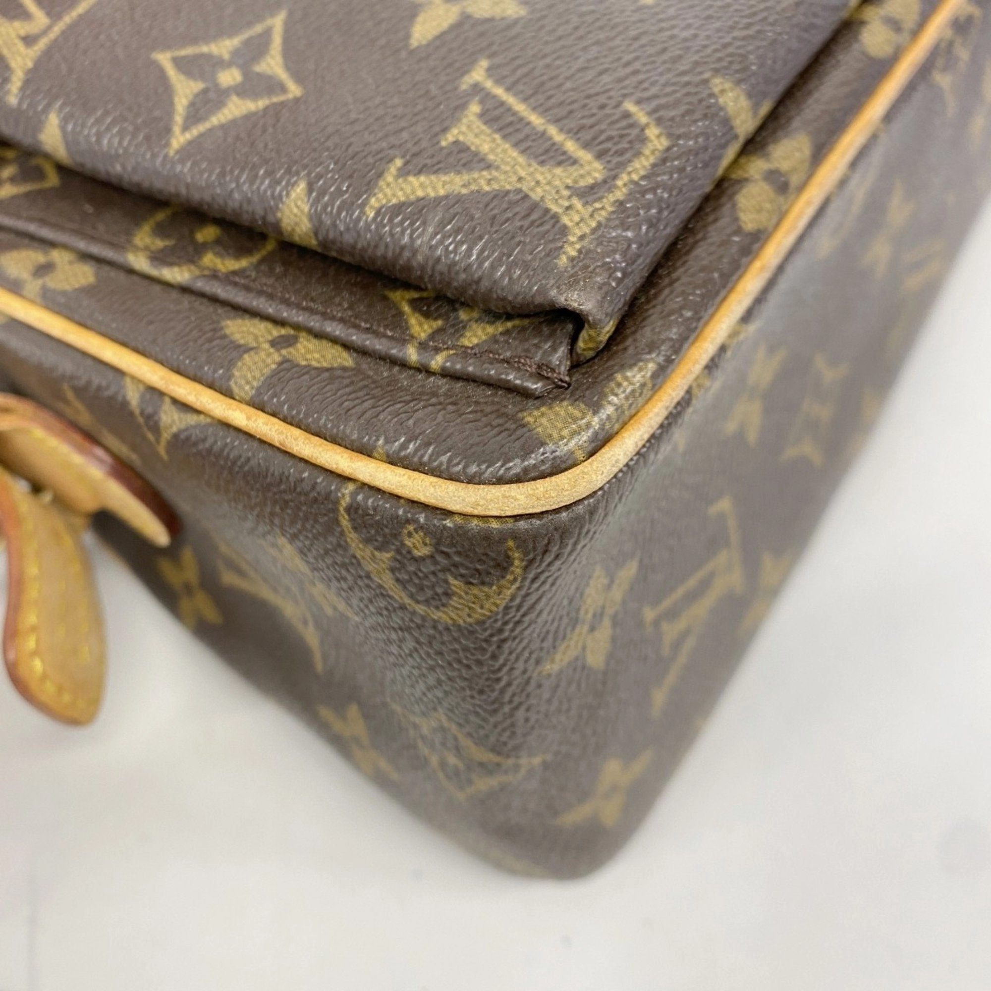 Louis Vuitton Shoulder Bag (Pre-Owned)