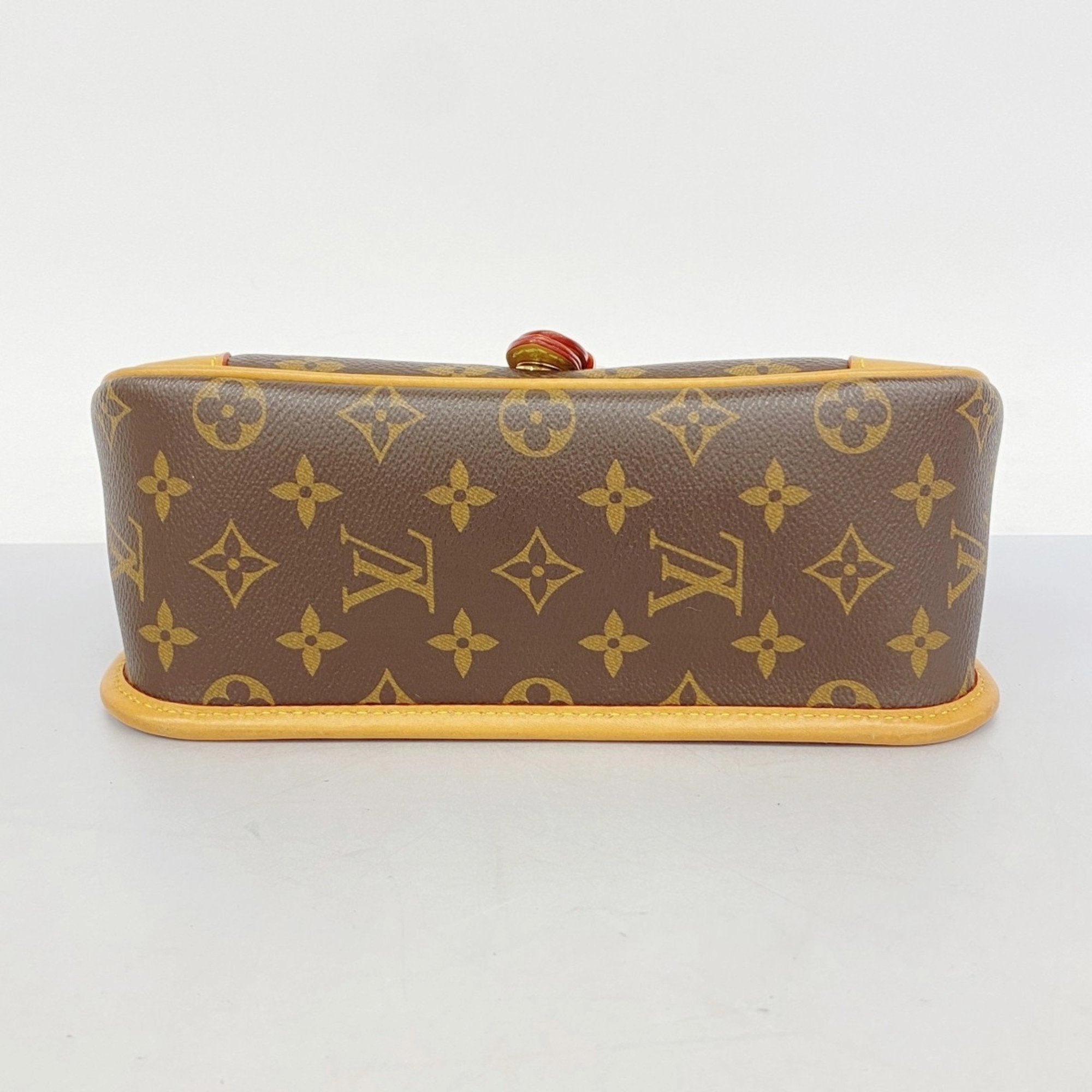 Louis Vuitton Shoulder Bag (Pre-Owned)