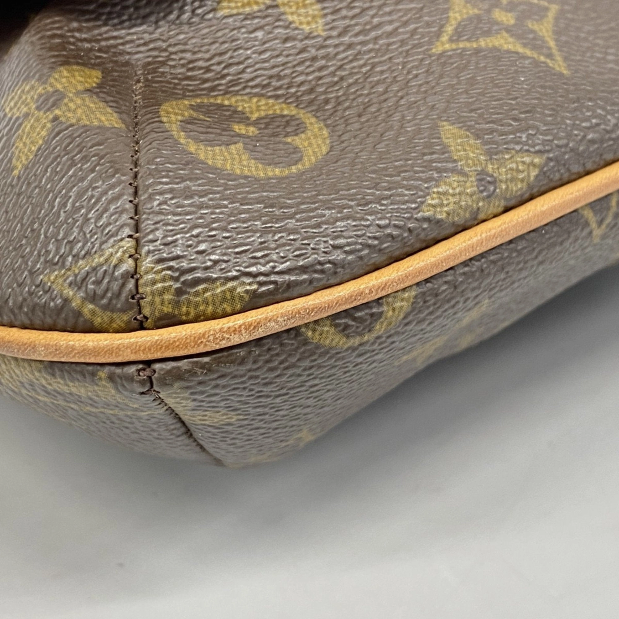 Louis Vuitton Shoulder Bag (Pre-Owned)