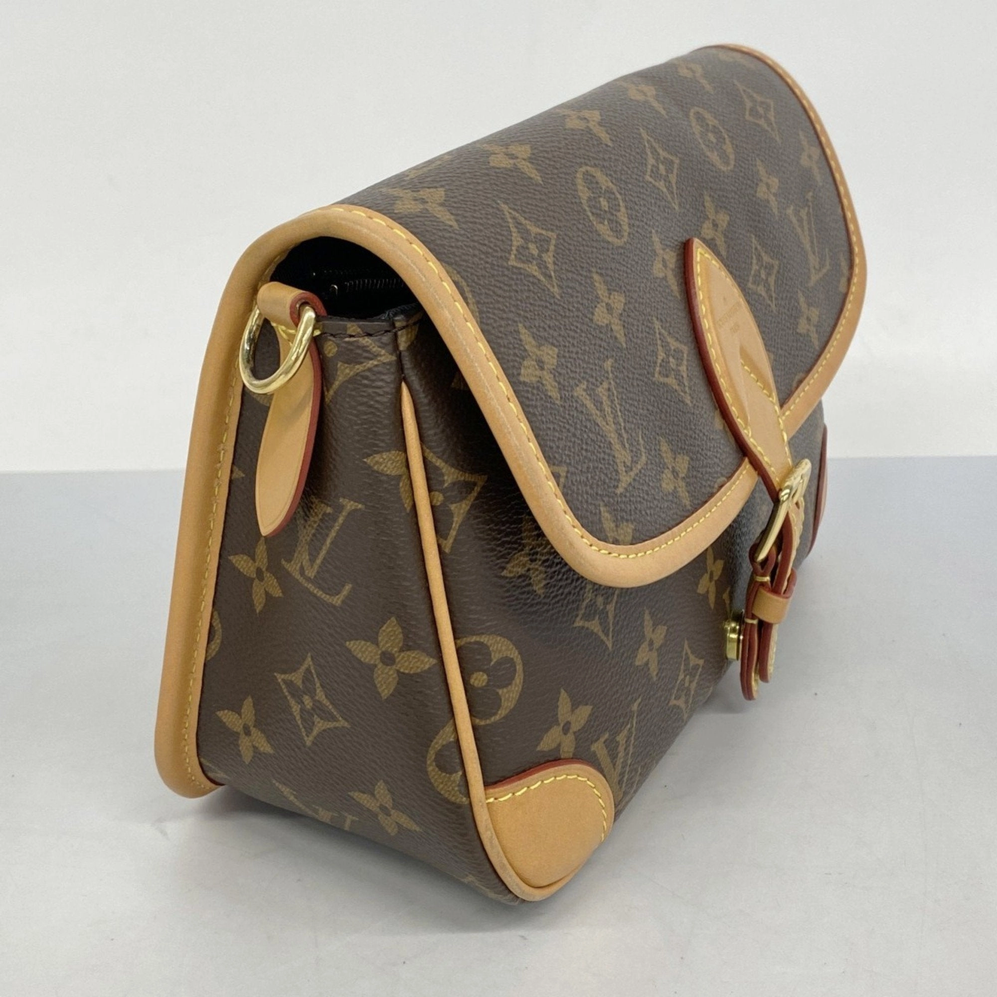 Louis Vuitton Shoulder Bag (Pre-Owned)
