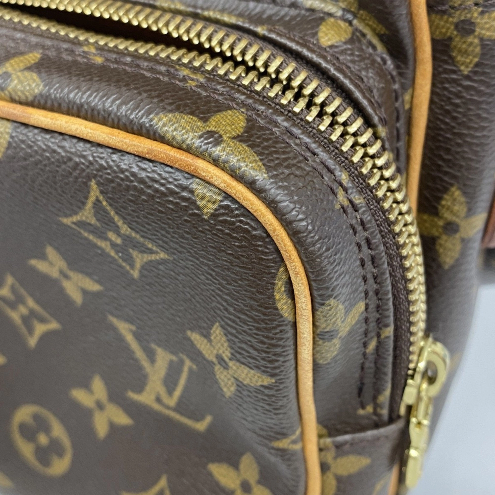 Louis Vuitton Shoulder Bag (Pre-Owned)