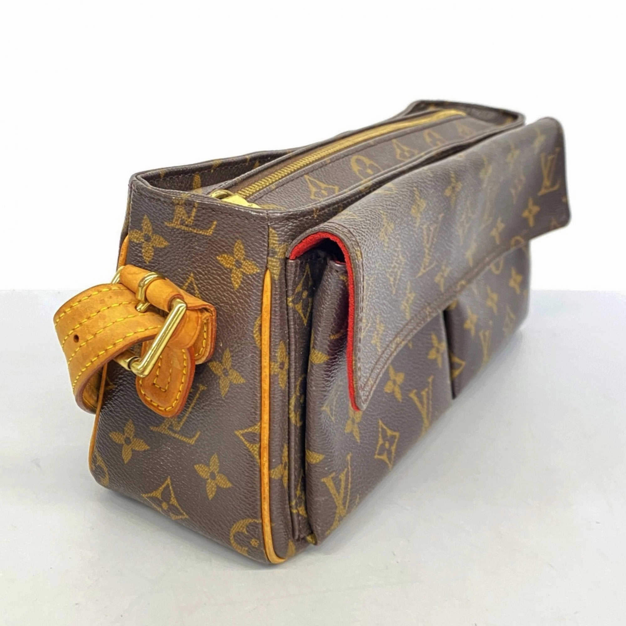 Louis Vuitton Shoulder Bag (Pre-Owned)