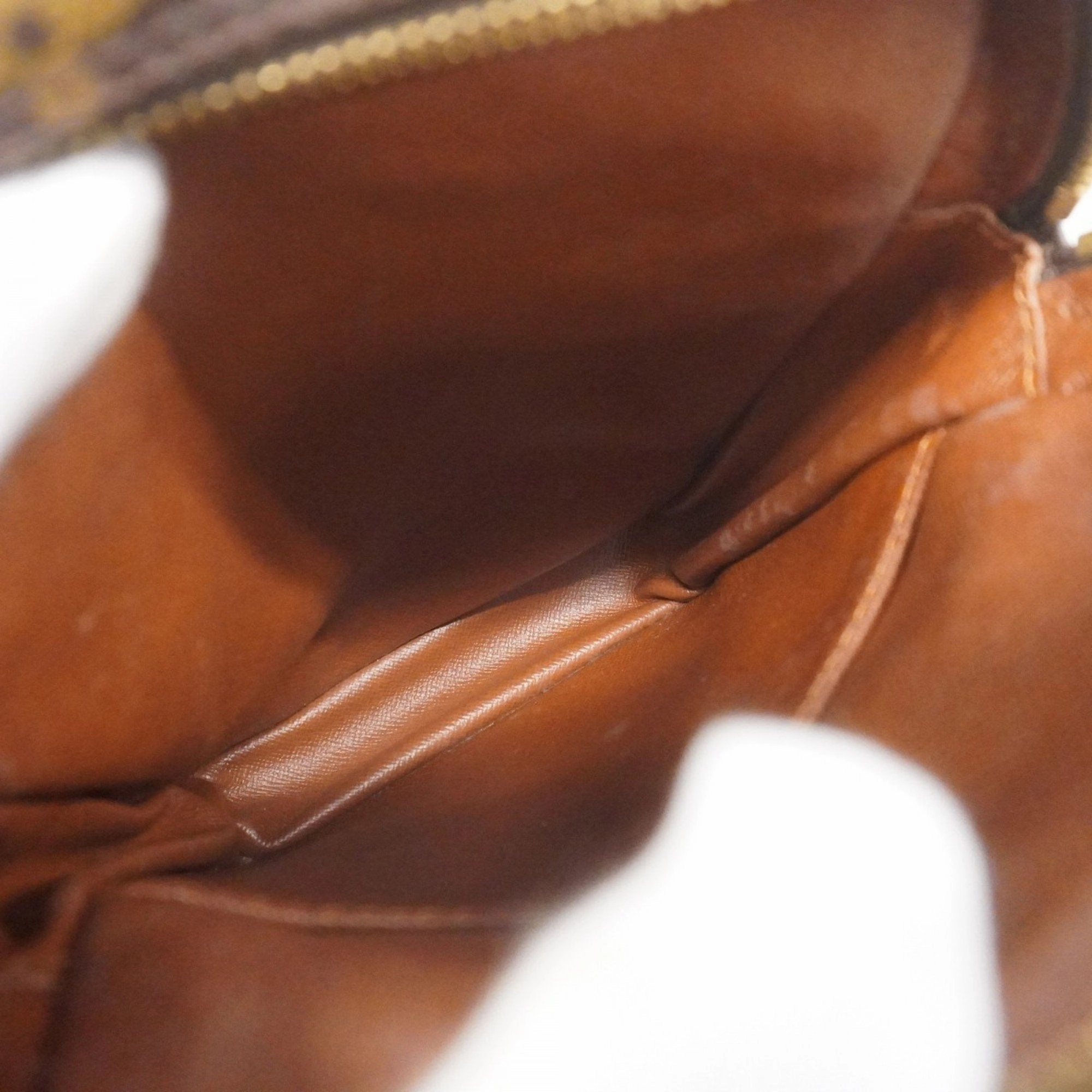 Louis Vuitton Shoulder Bag (Pre-Owned)