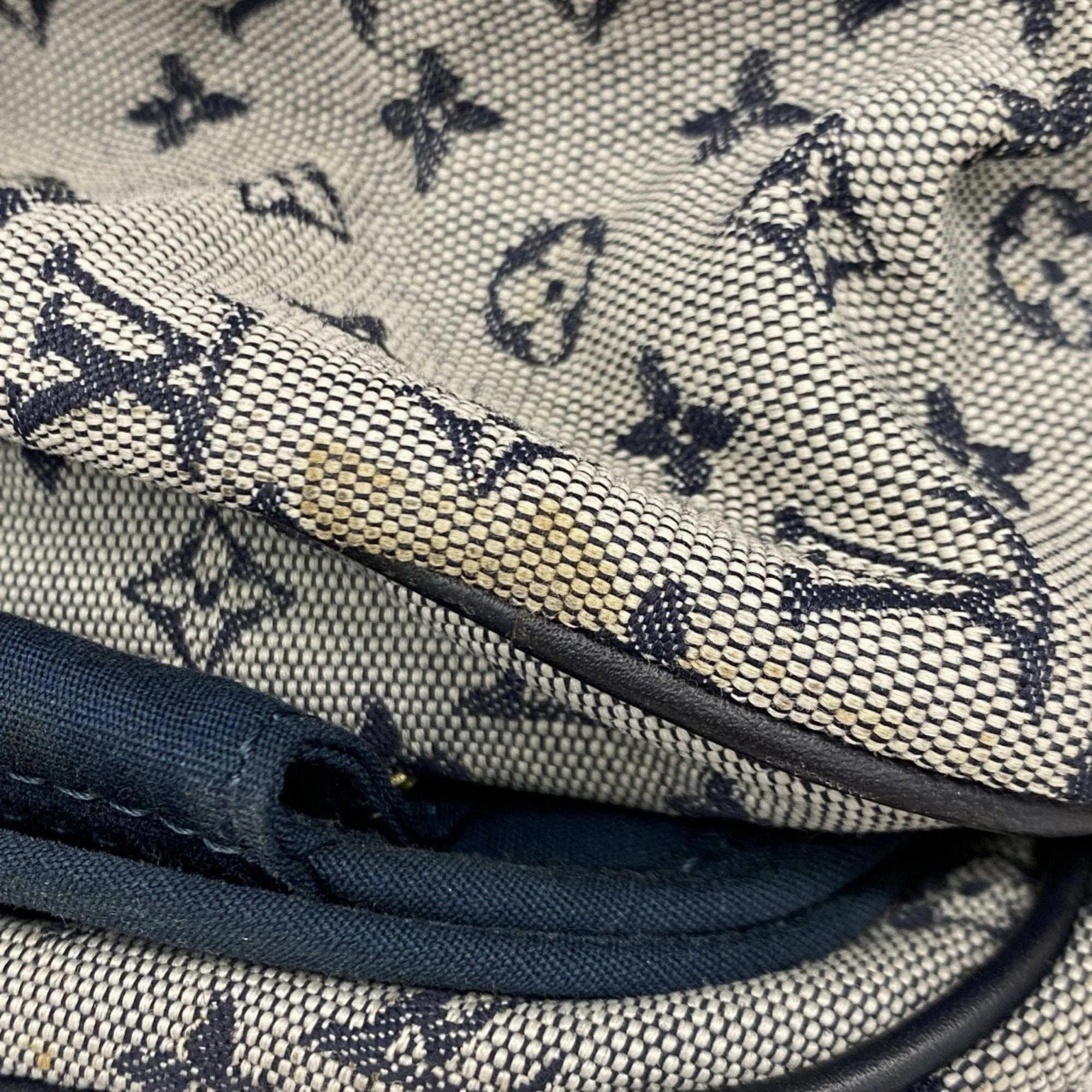 Louis Vuitton Shoulder Bag (Pre-Owned)
