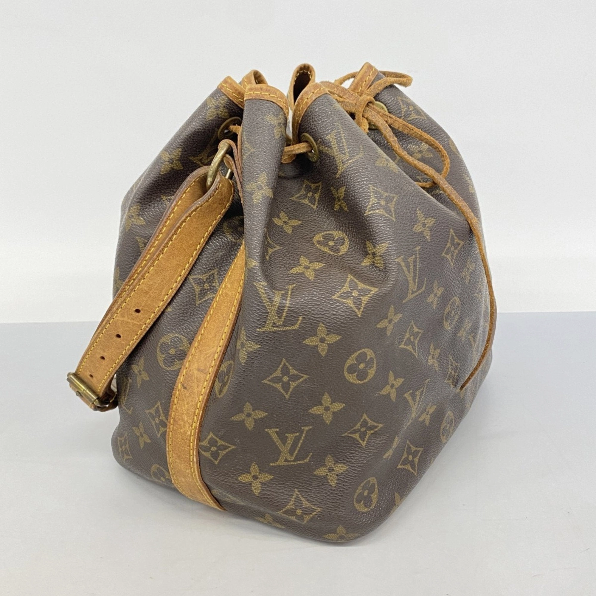 Louis Vuitton Shoulder Bag (Pre-Owned)