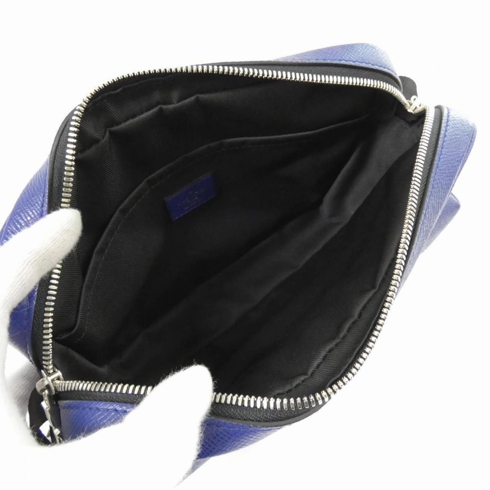 Louis Vuitton Taigarama Leather Shoulder Bag (Pre-Owned)