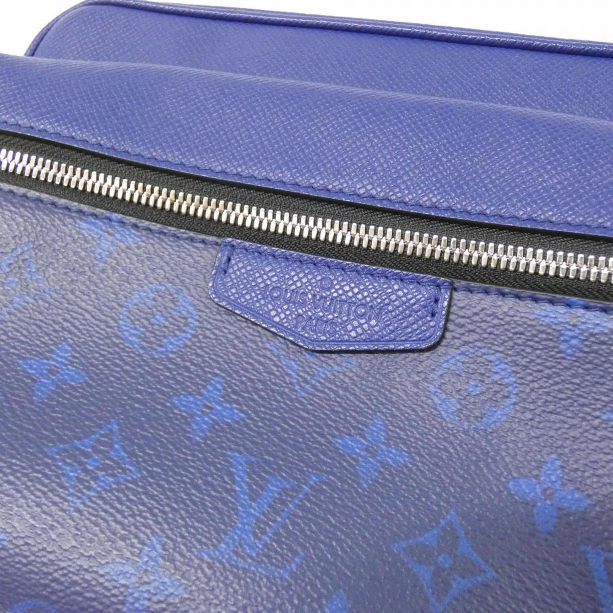 Louis Vuitton Taigarama Leather Shoulder Bag (Pre-Owned)