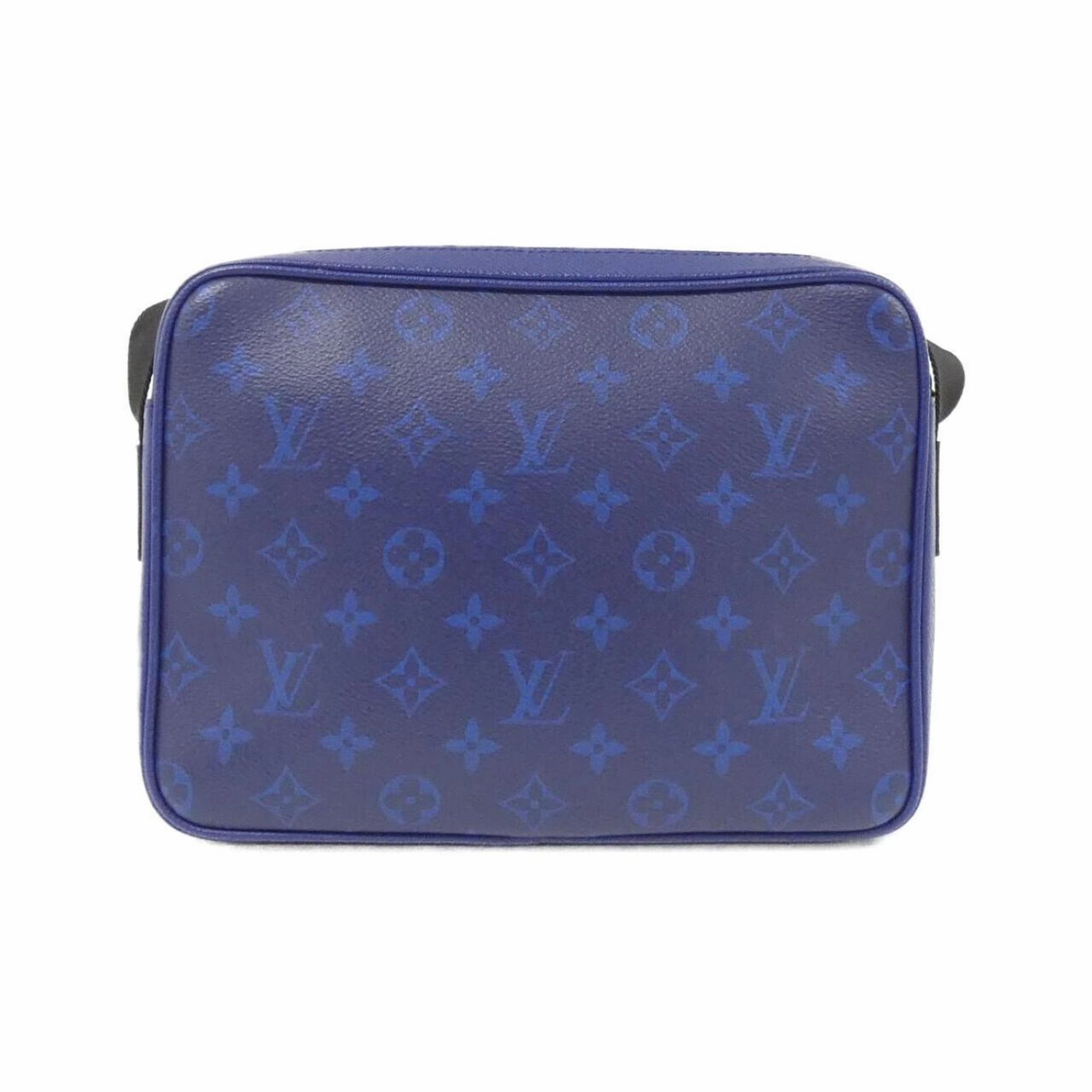 Louis Vuitton Taigarama Leather Shoulder Bag (Pre-Owned)