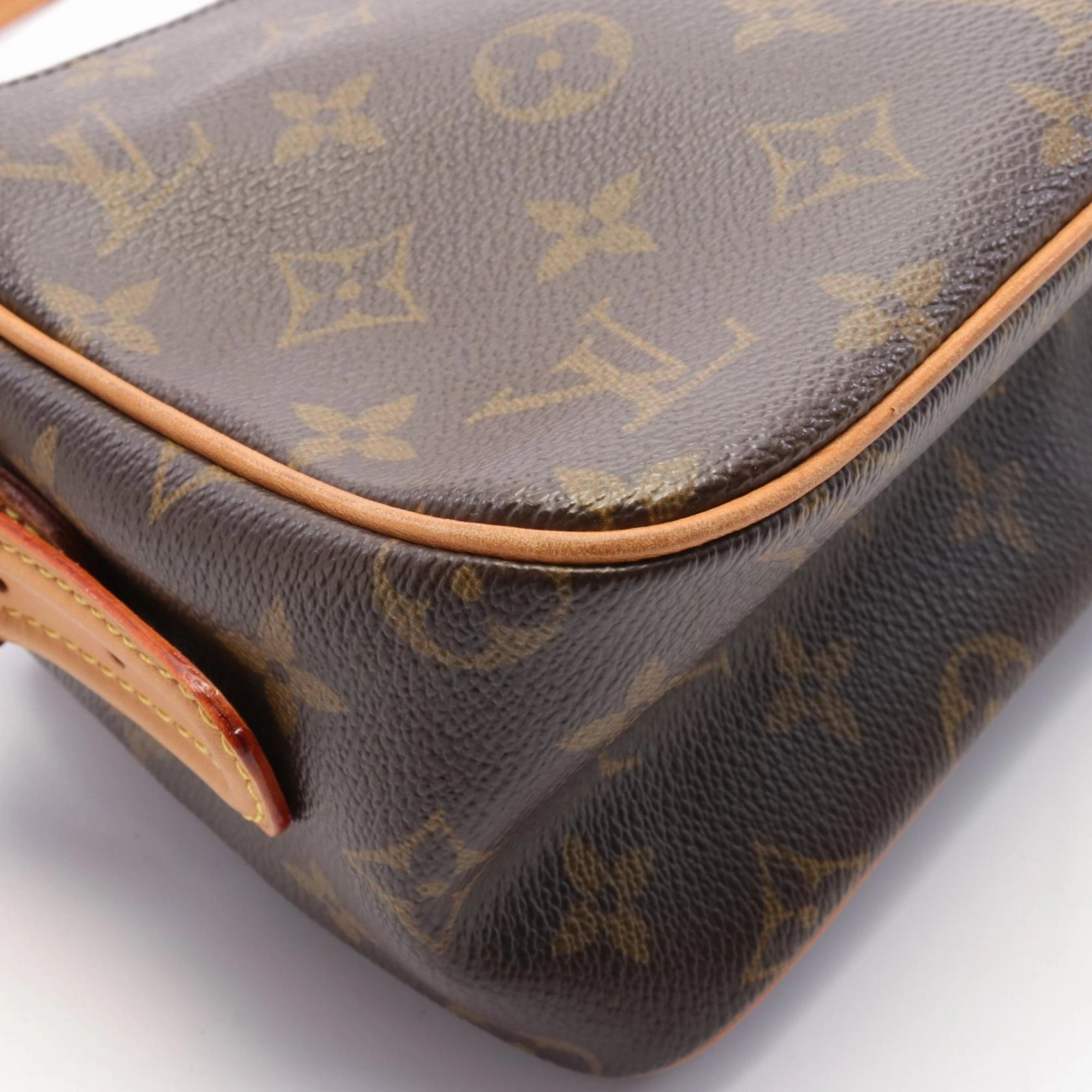 Louis Vuitton Viva Cit Canvas Shoulder Bag (Pre-Owned)