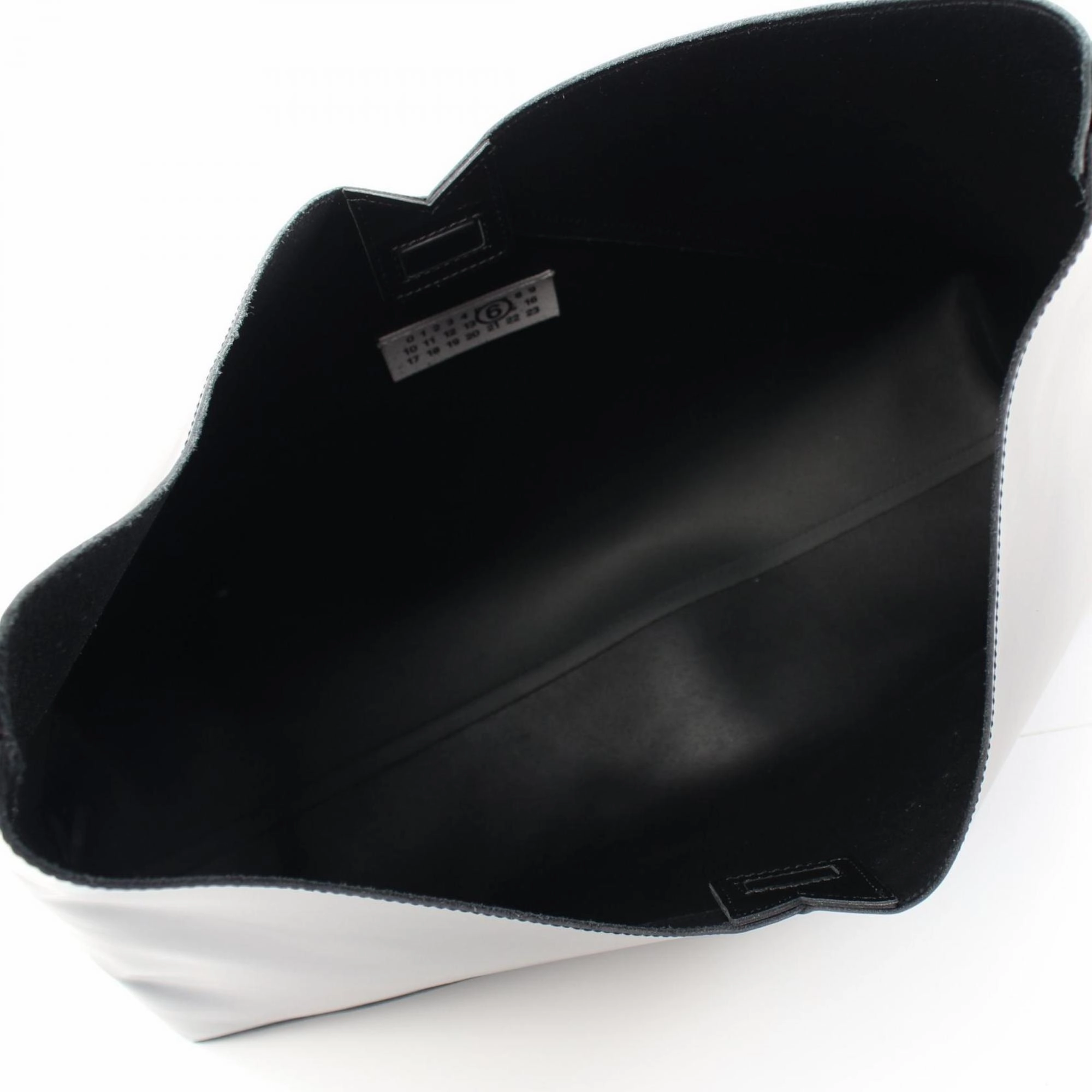 Mm6 Maison Margiela  Leather Shoulder Bag (Pre-Owned)
