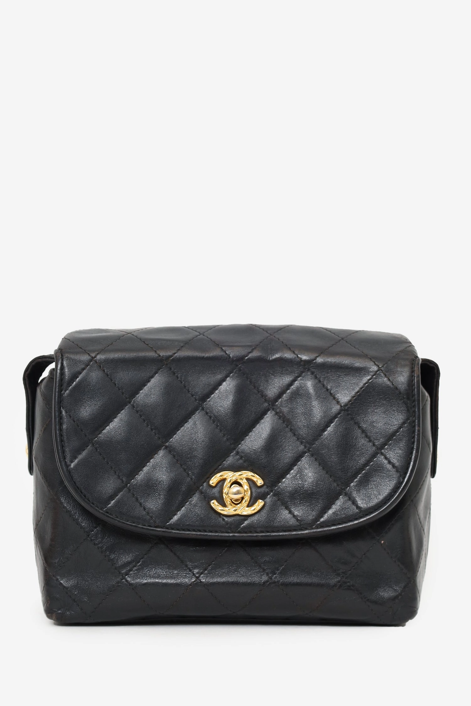 Pre-Loved Chanel 1991-94 Black Lambskin Round Flap Shoulder Bag