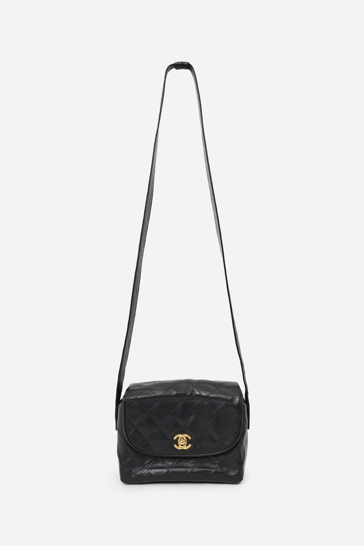 Pre-Loved Chanel 1991-94 Black Lambskin Round Flap Shoulder Bag