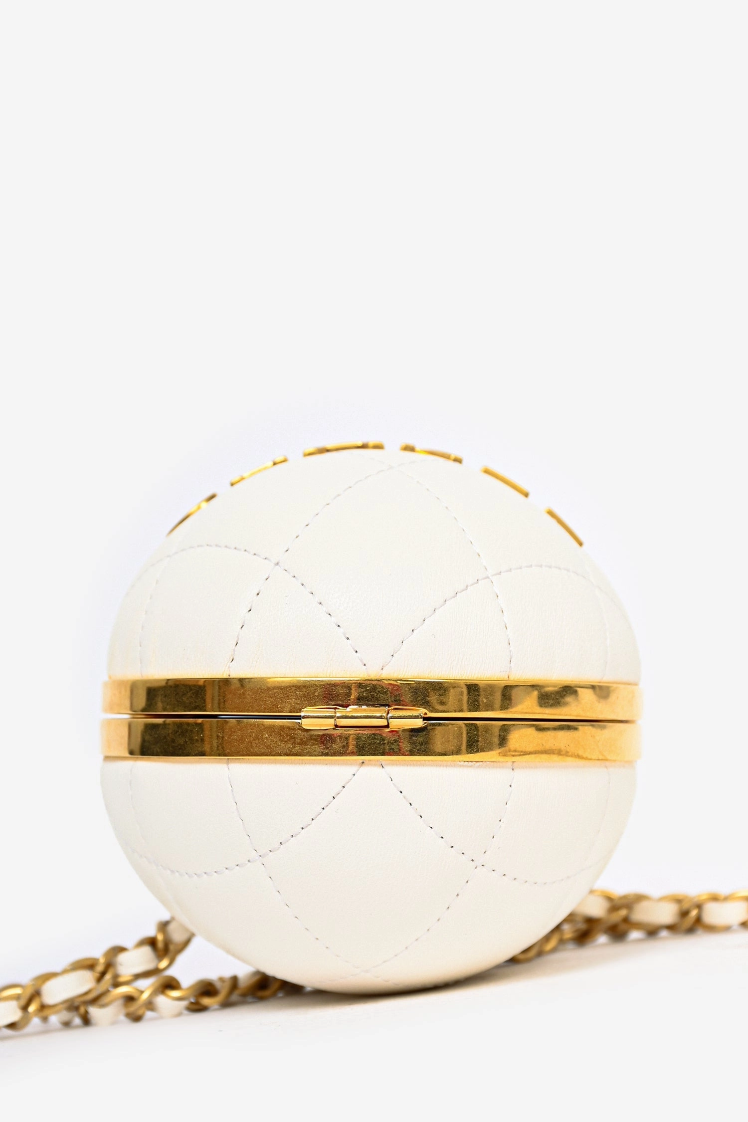Pre-Loved Chanel White Lambskin Leather Paris-Le19M Coco Sphere Minaudiere Bag