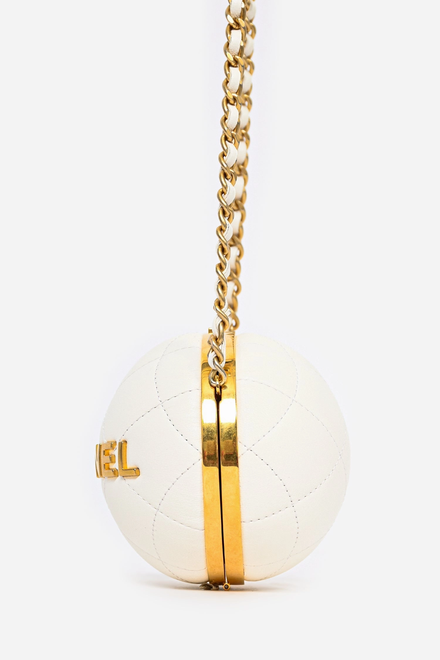 Pre-Loved Chanel White Lambskin Leather Paris-Le19M Coco Sphere Minaudiere Bag