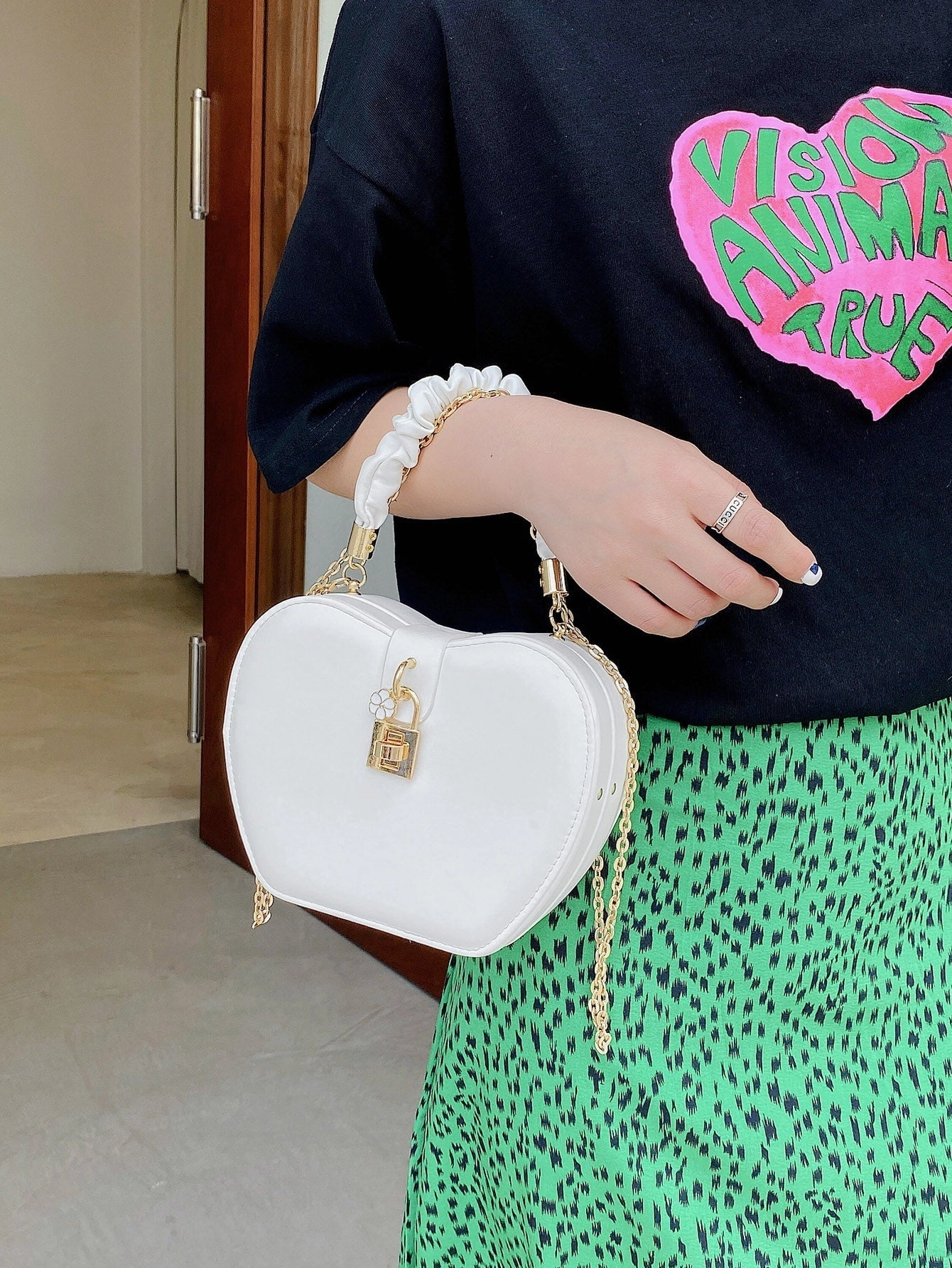 Ruched Handle Chain Box Bag