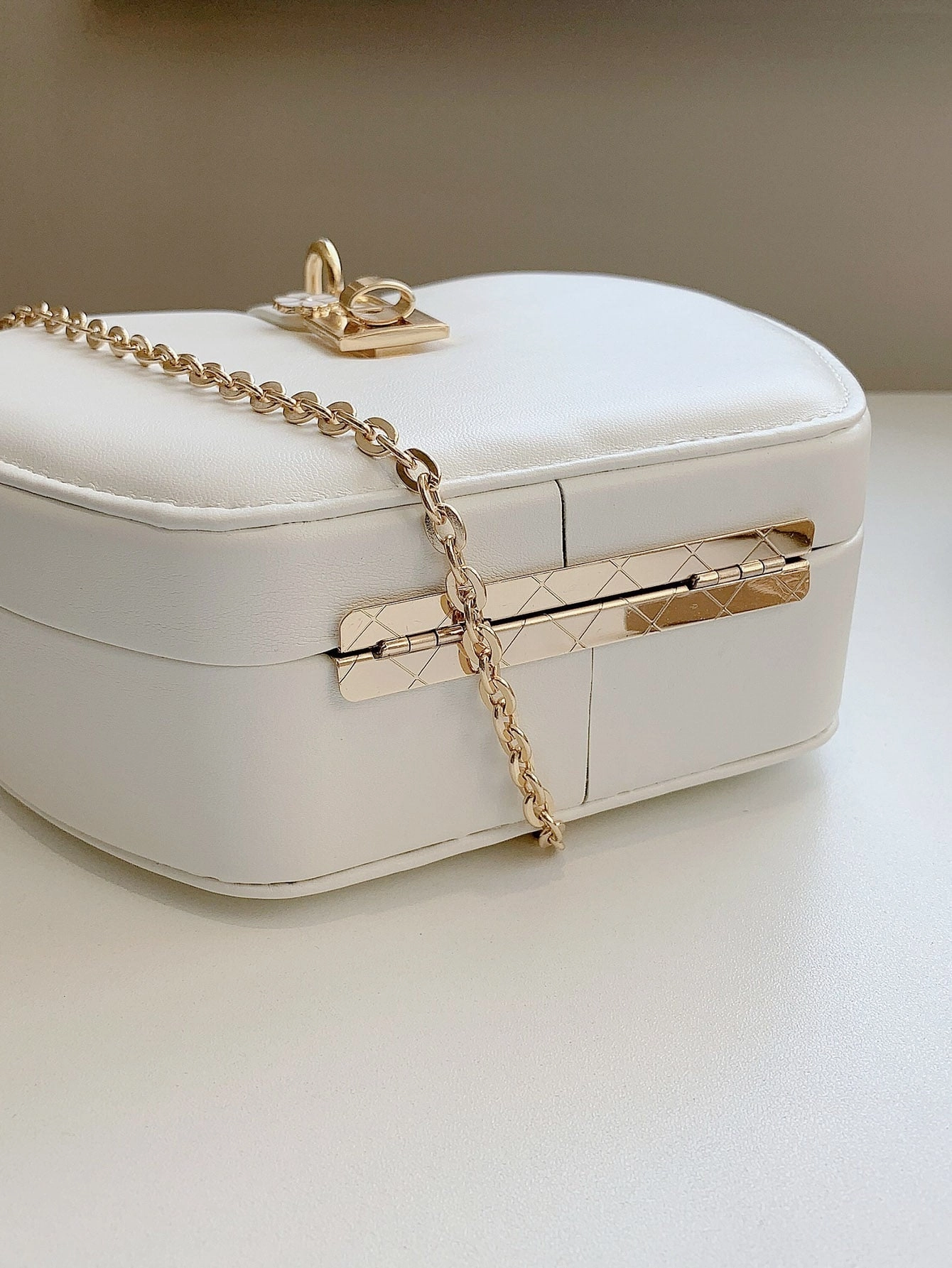 Ruched Handle Chain Box Bag
