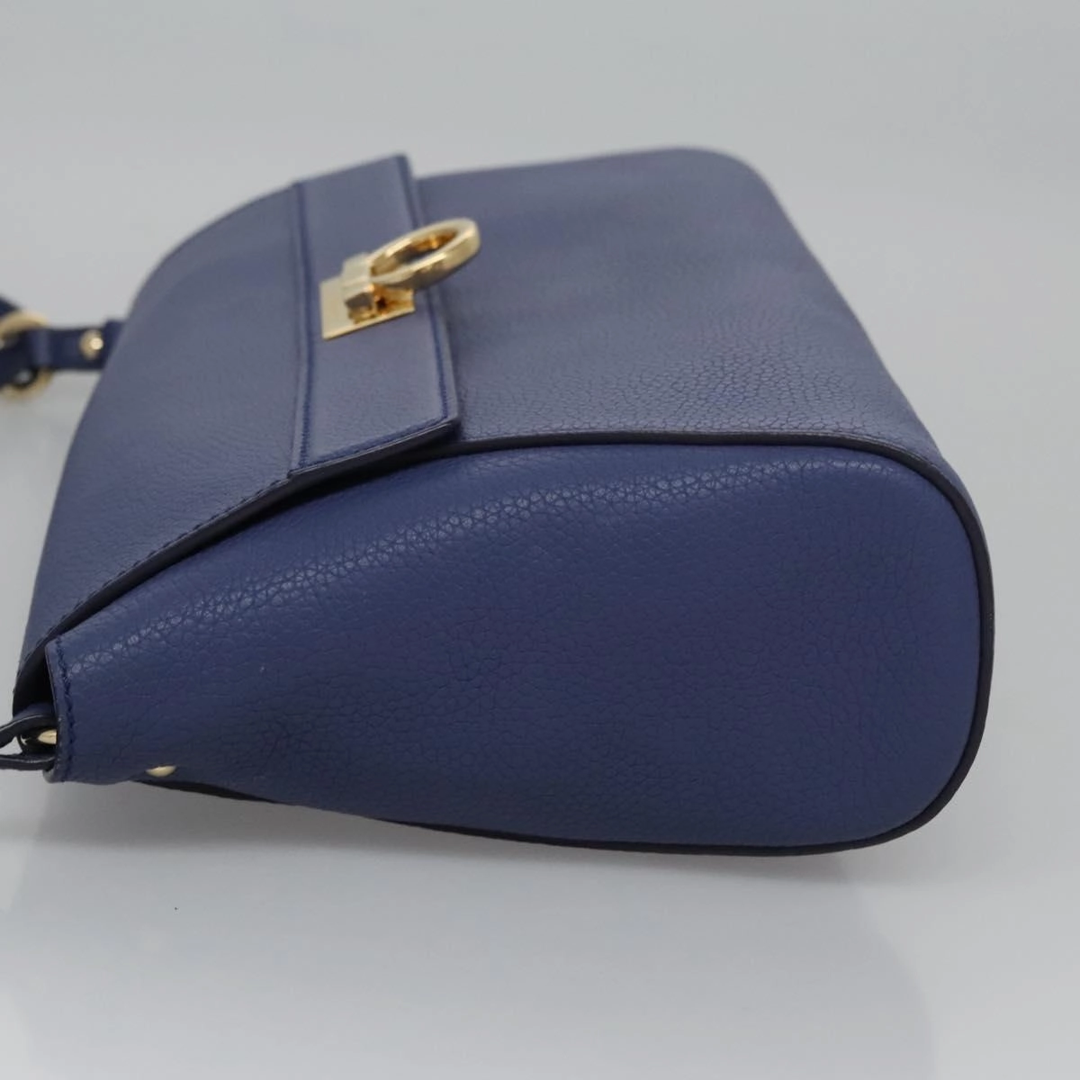 Salvatore Ferragamo Gancini Leather Shoulder Bag (Pre-Owned)