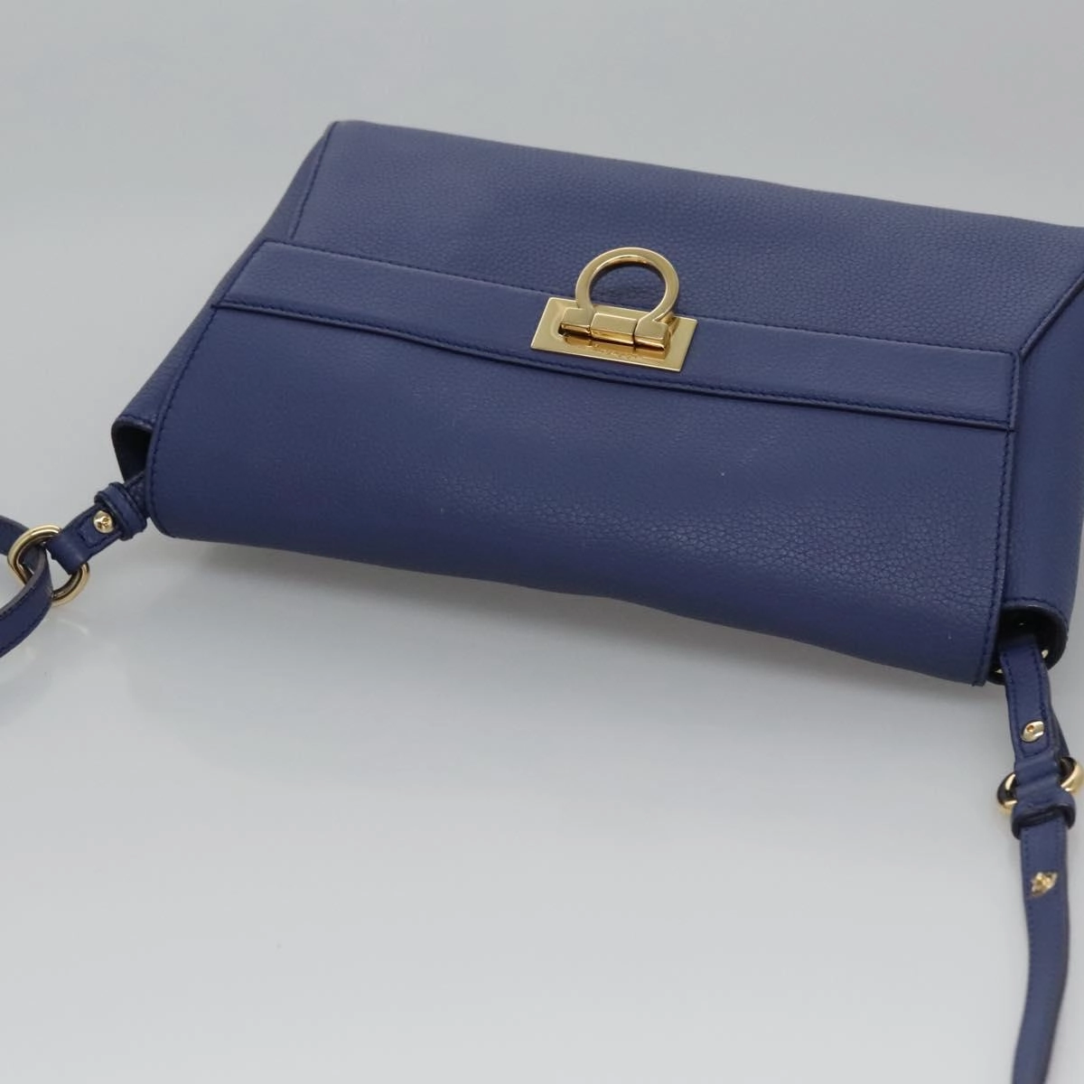 Salvatore Ferragamo Gancini Leather Shoulder Bag (Pre-Owned)