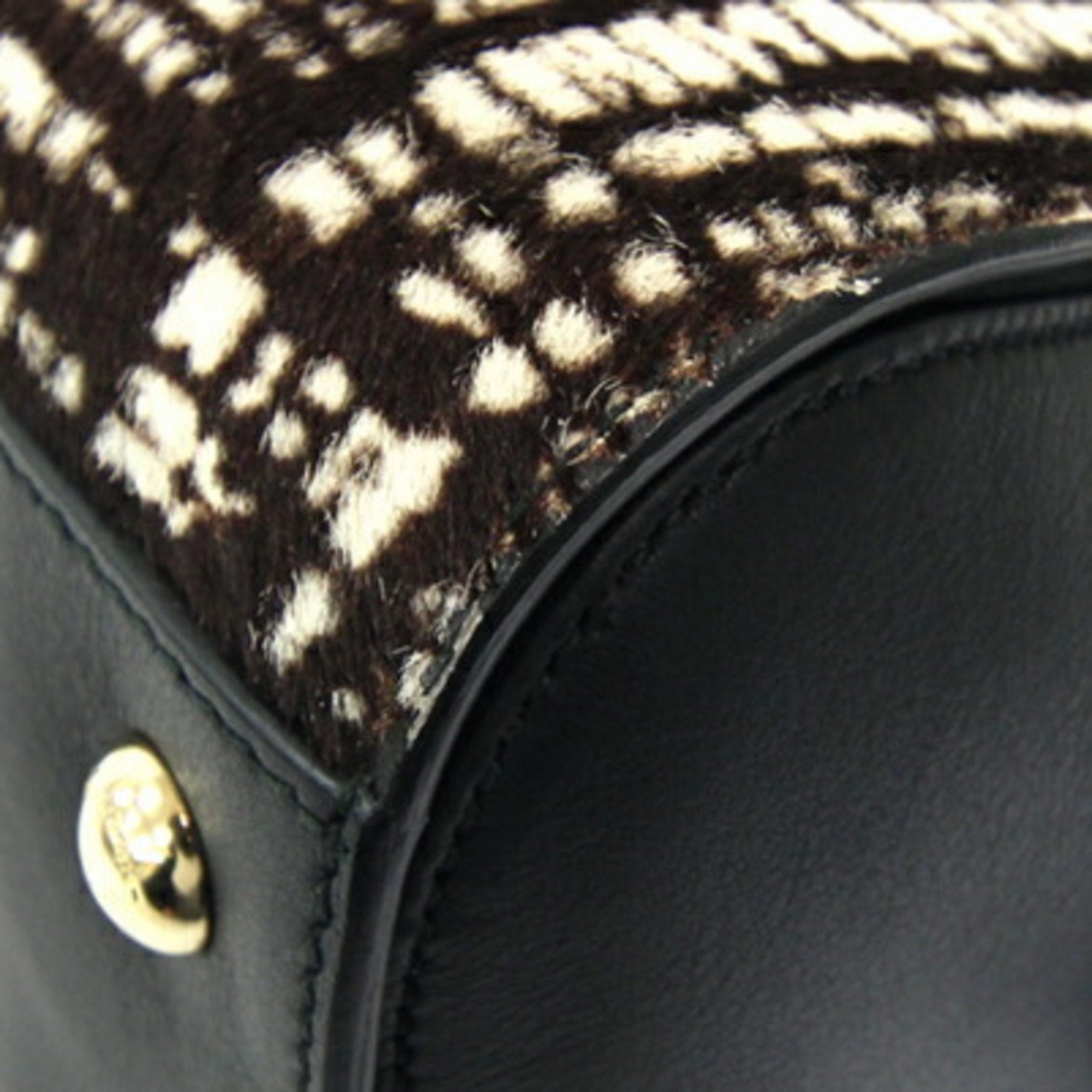 Salvatore Ferragamo  gold Off- Leather Handbag Shoulder Bag (Pre-Owned)